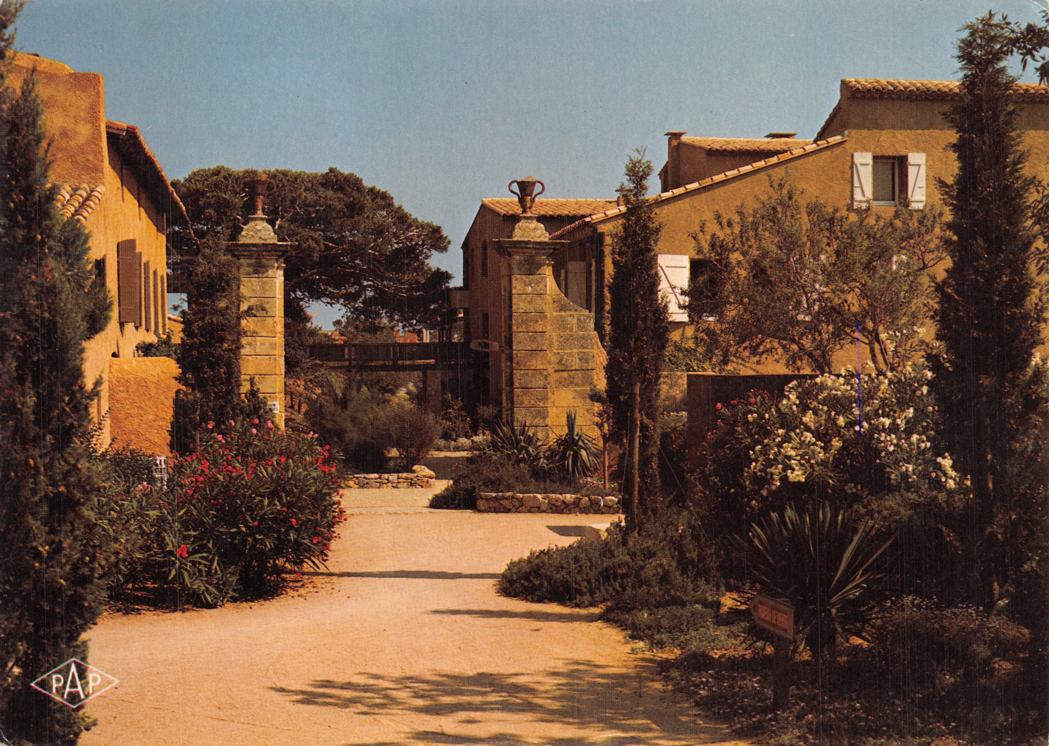 Entrée de Pedros — village de Baccaraces — Éditions S. Audumares, Perpignan (P.O.)