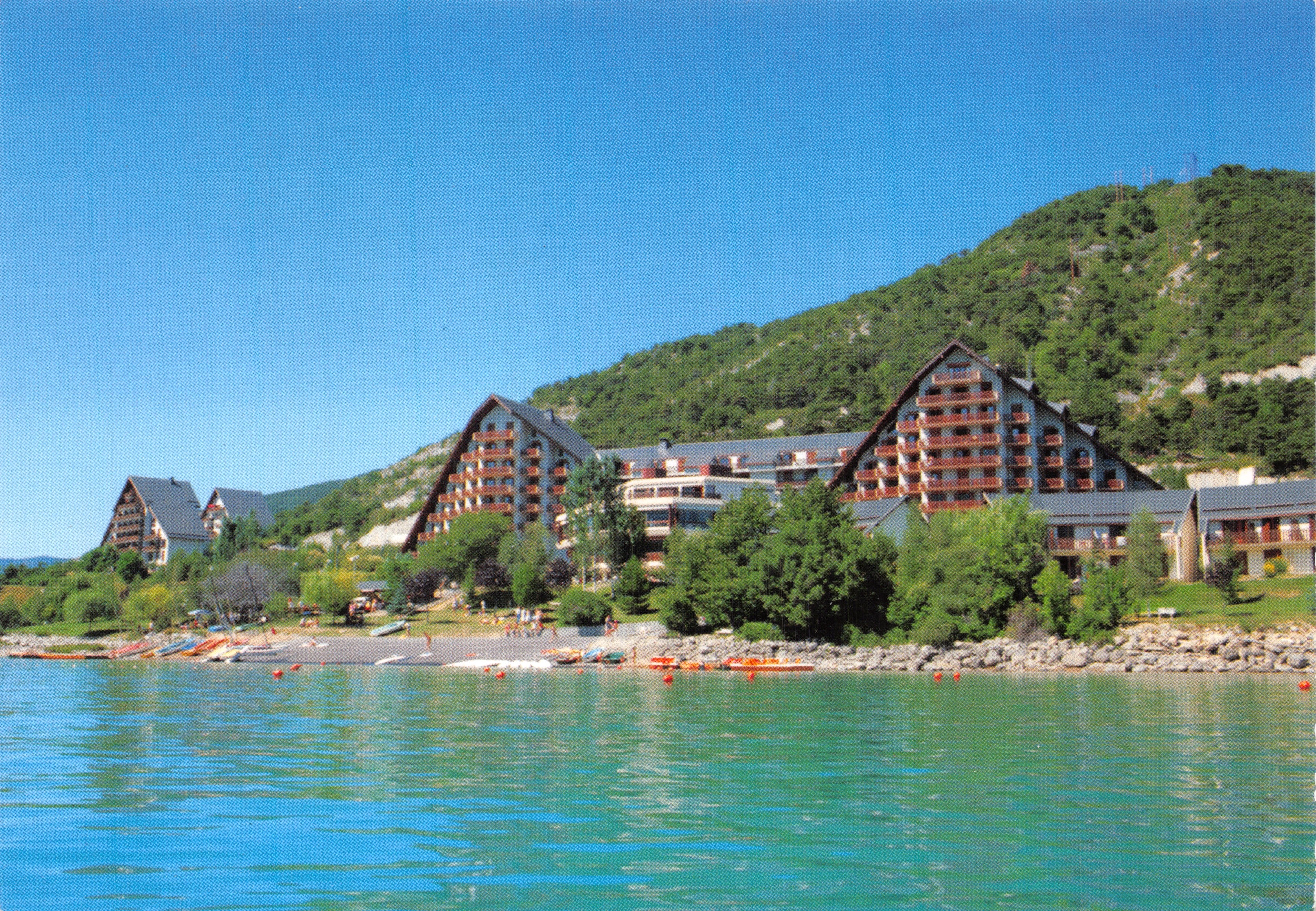 Les Hyvans — Vista generale del centro vacanze — Éditions des Hautes-Alpes