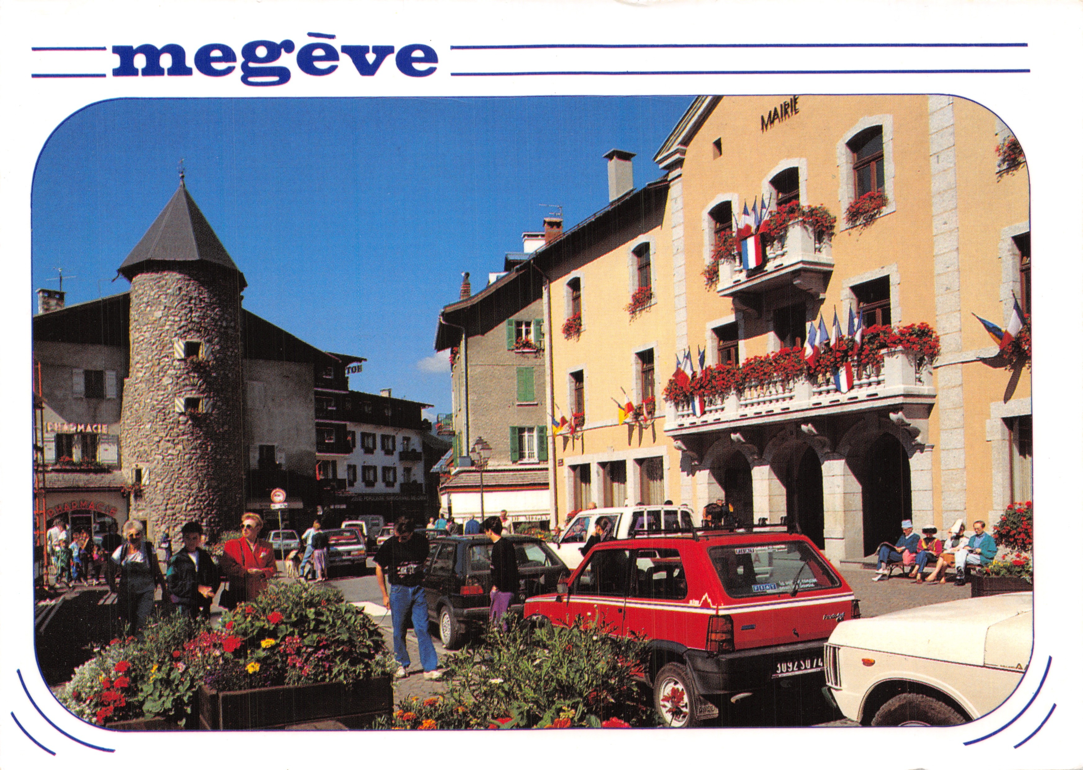 Megève — Place de la mairie avec tour et fleurs — Éditions Grenoble