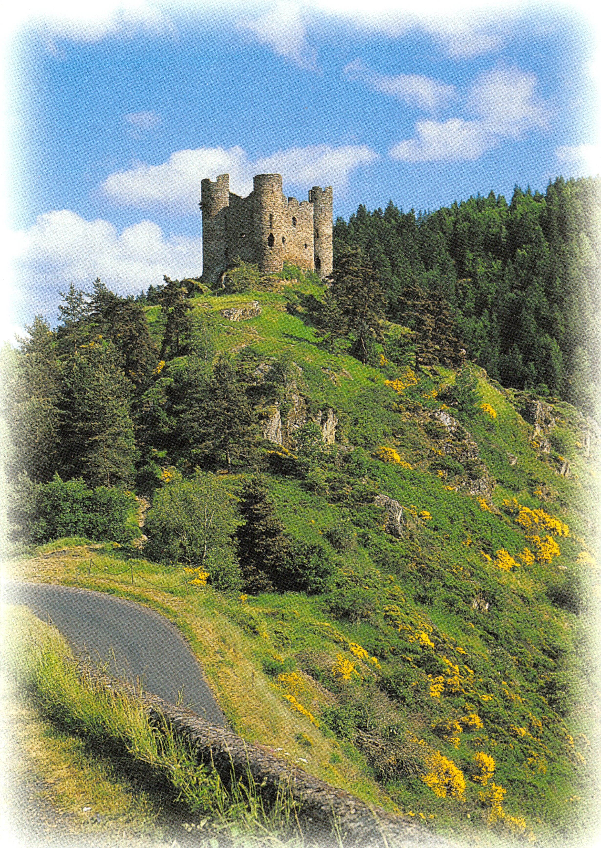 Castello di Cantal — rovine feudali che dominano le acque dell'Alleuze — Edizione di lusso