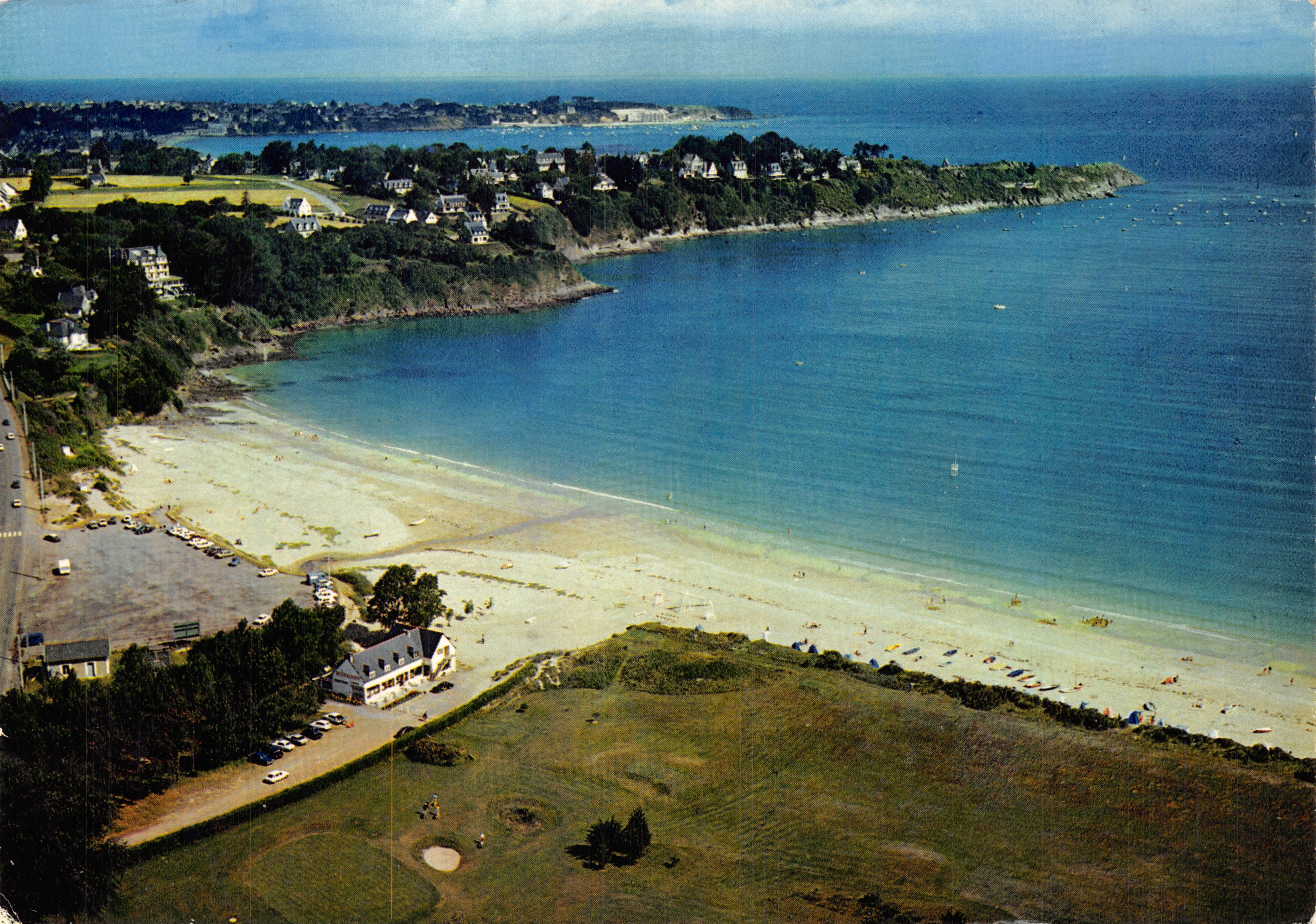 Saint-Cast (Côtes-du-Nord) — La pointe de la Garde et la plage — Cliché aérien — Éditeur: Les Editions du Gabier