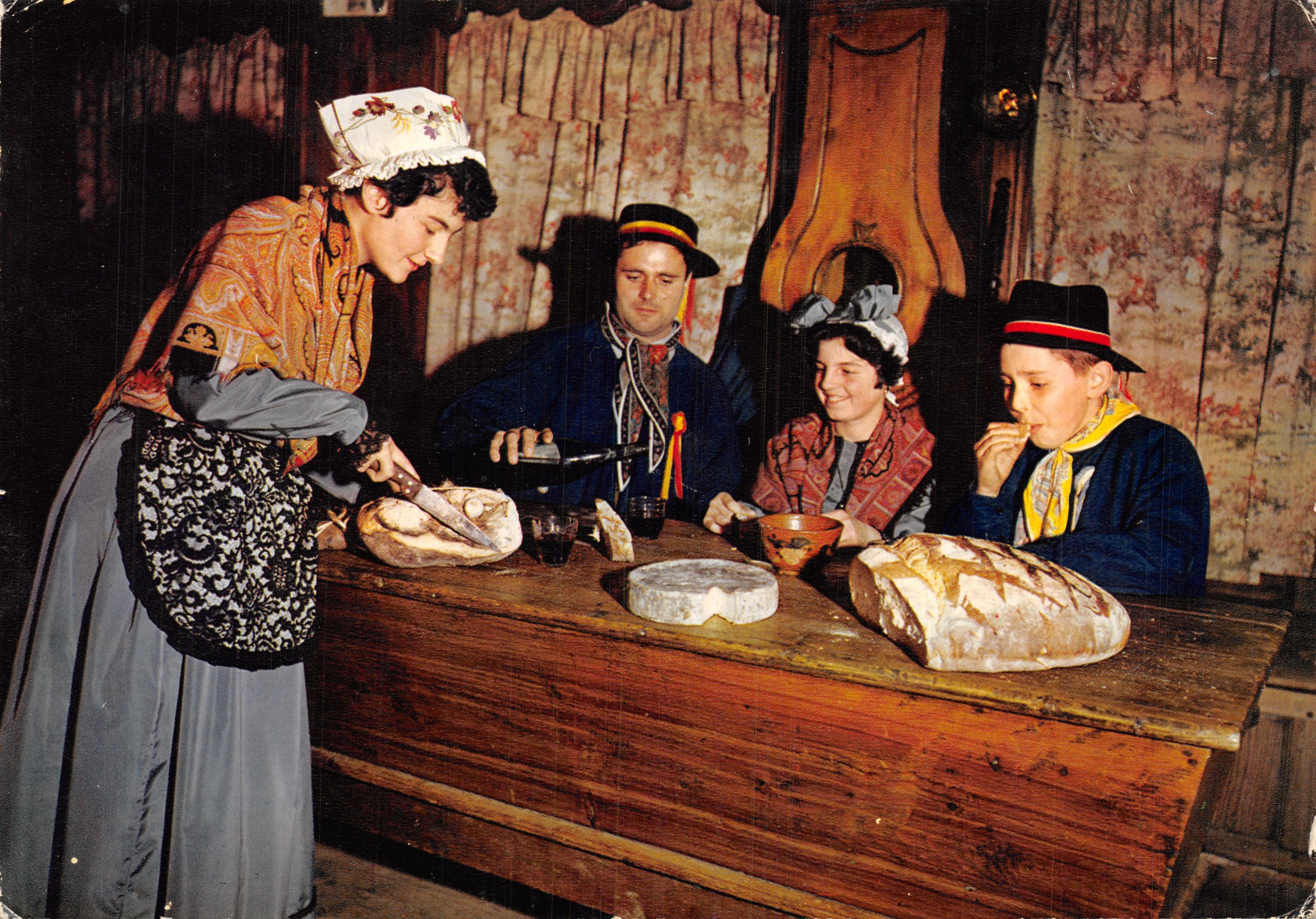 Folklore van Frankrijk — pittoreske Auvergne en de Issorische folklore — Uitgever Pierre Artaud