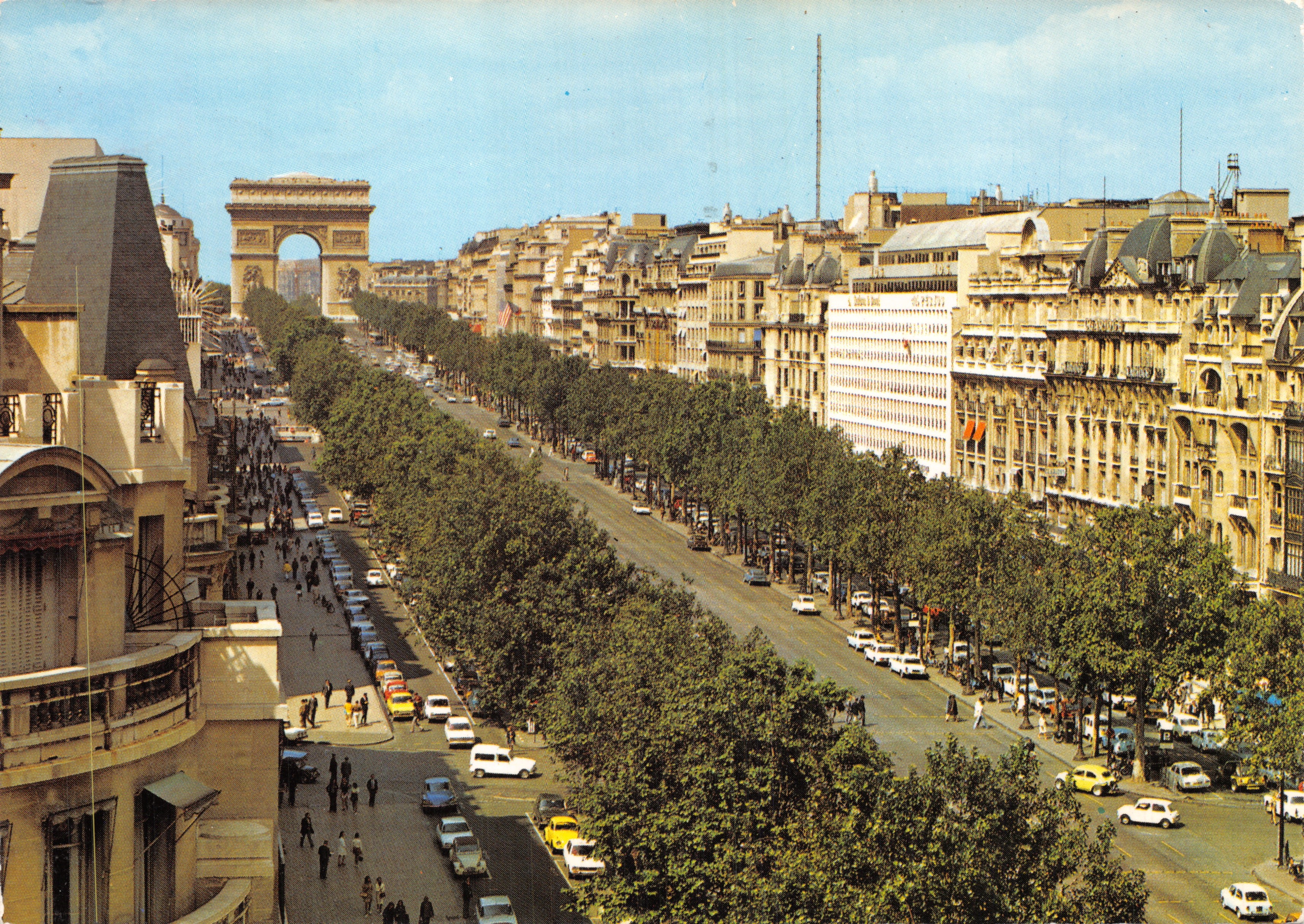 Les Champs-Élysées — vue vers l'Arc de Triomphe — Éditions E.C. Paris