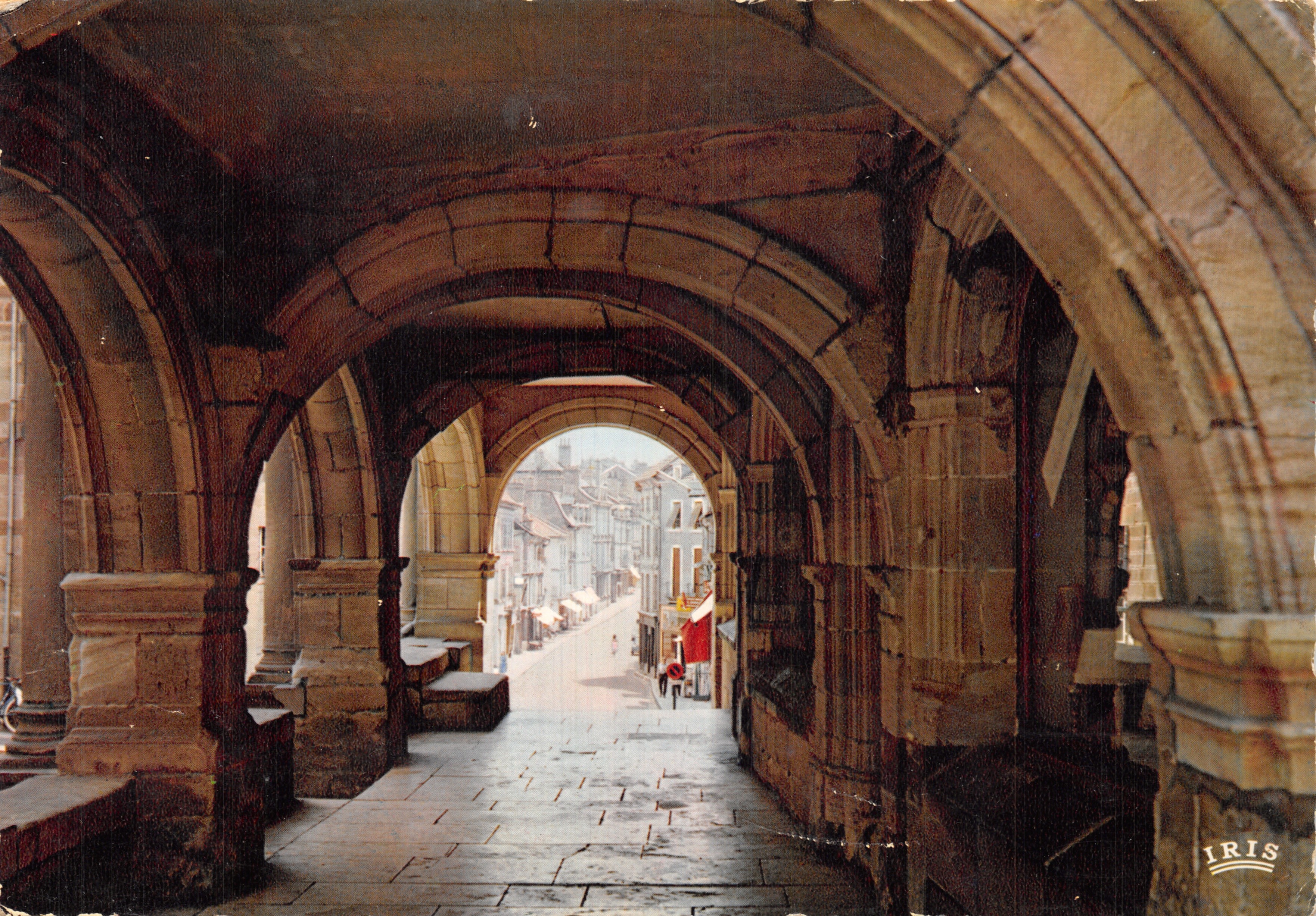 Arcades van de Maison François — rue Victor Genoux — uitgever IRIS