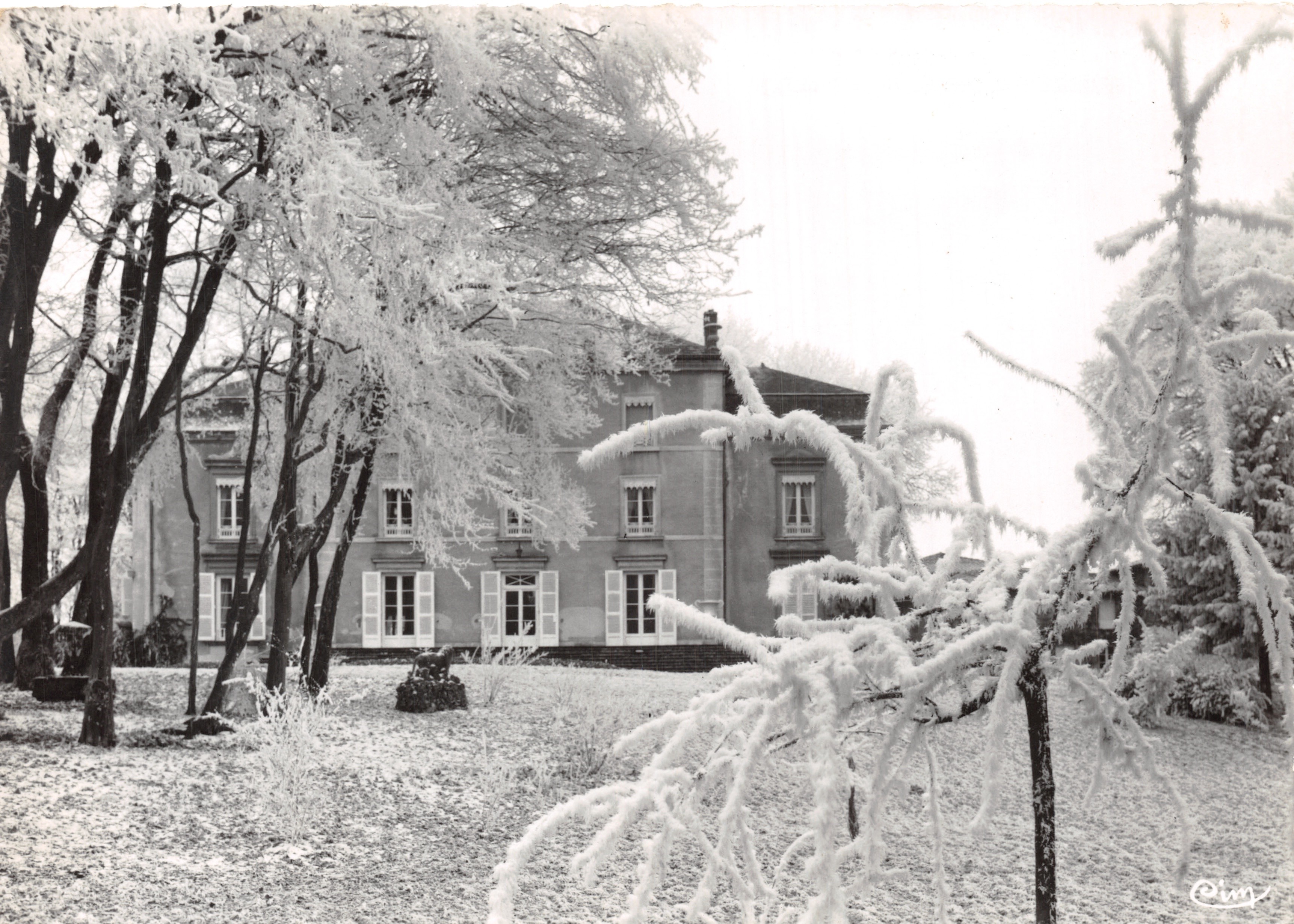 Charnay-lès-Mâcon — La Tournache — casa cubierta de nieve