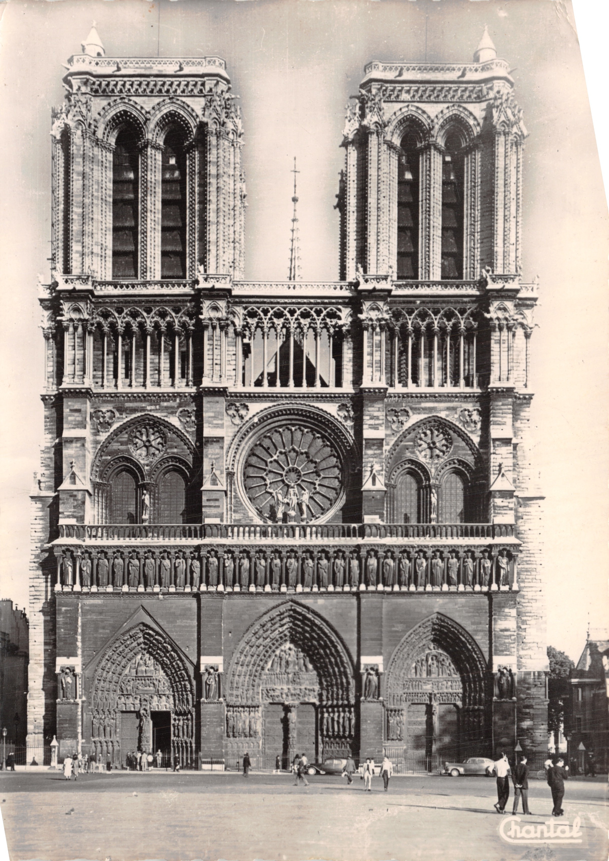 Notre-Dame de Paris — fachada gótica — editor Chantal