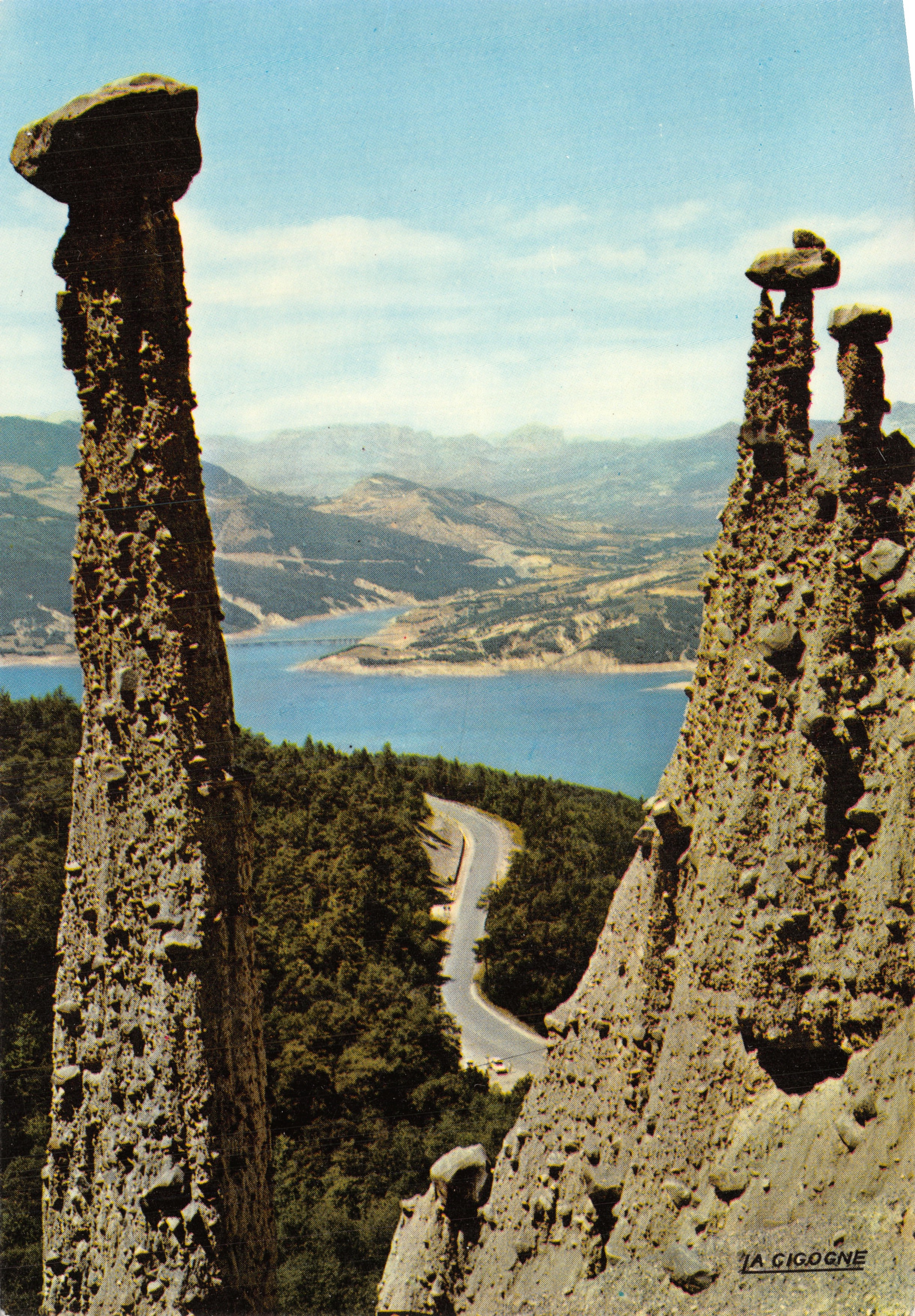 Las Damas Peinadas — vista del lago de Serre-Ponçon — editor La Cigogne