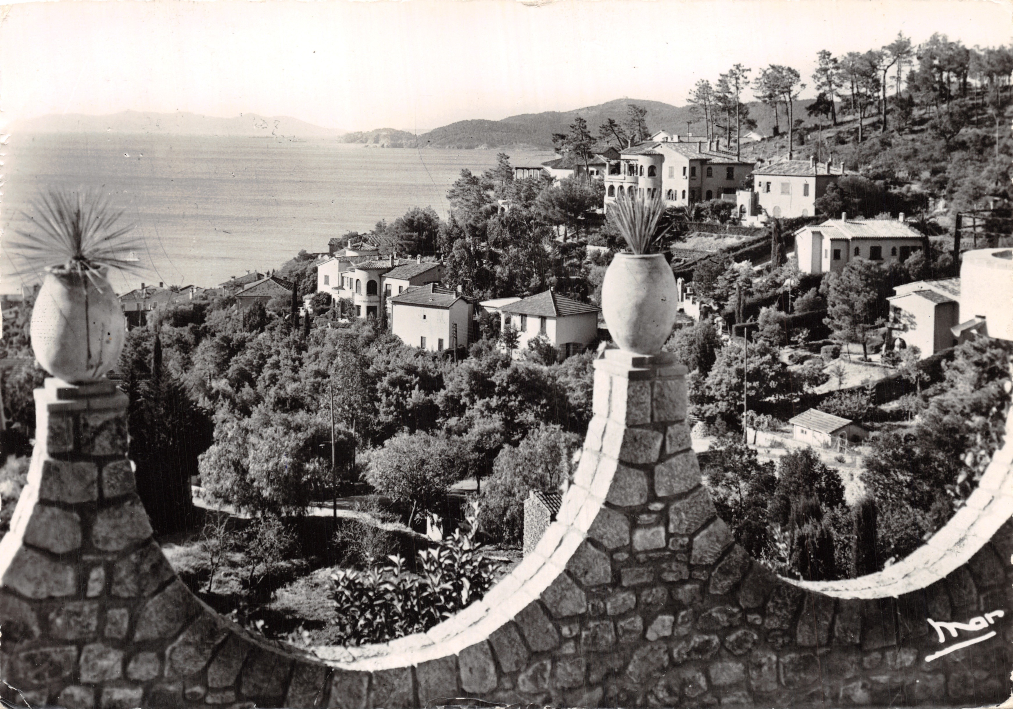 Vue d'ensemble — Le Lavandou (Var) — Éditions « MAR »