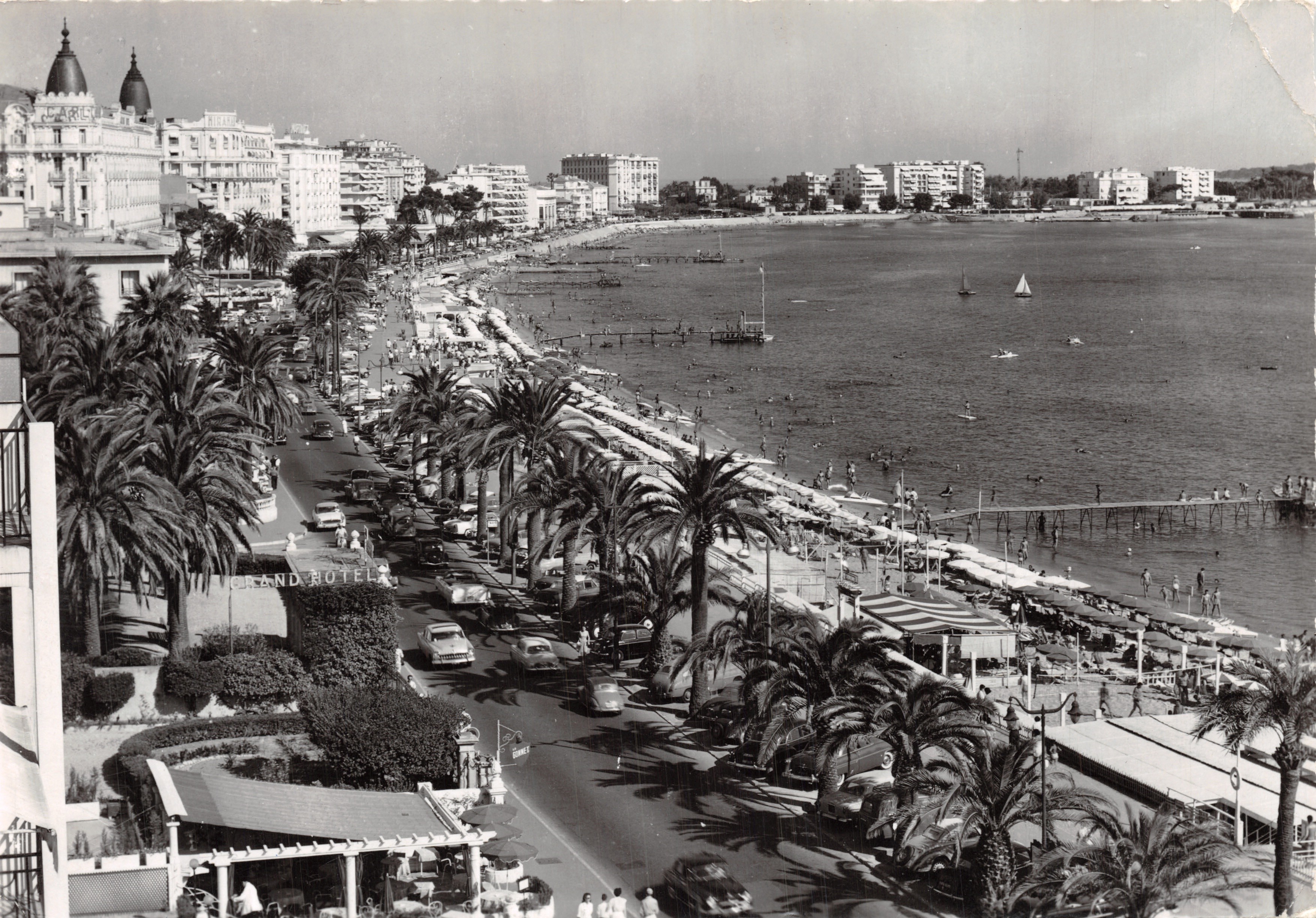 Cannes - Le Boulevard de la Croisette — Grand Hotel — Éditions Rella, Nice