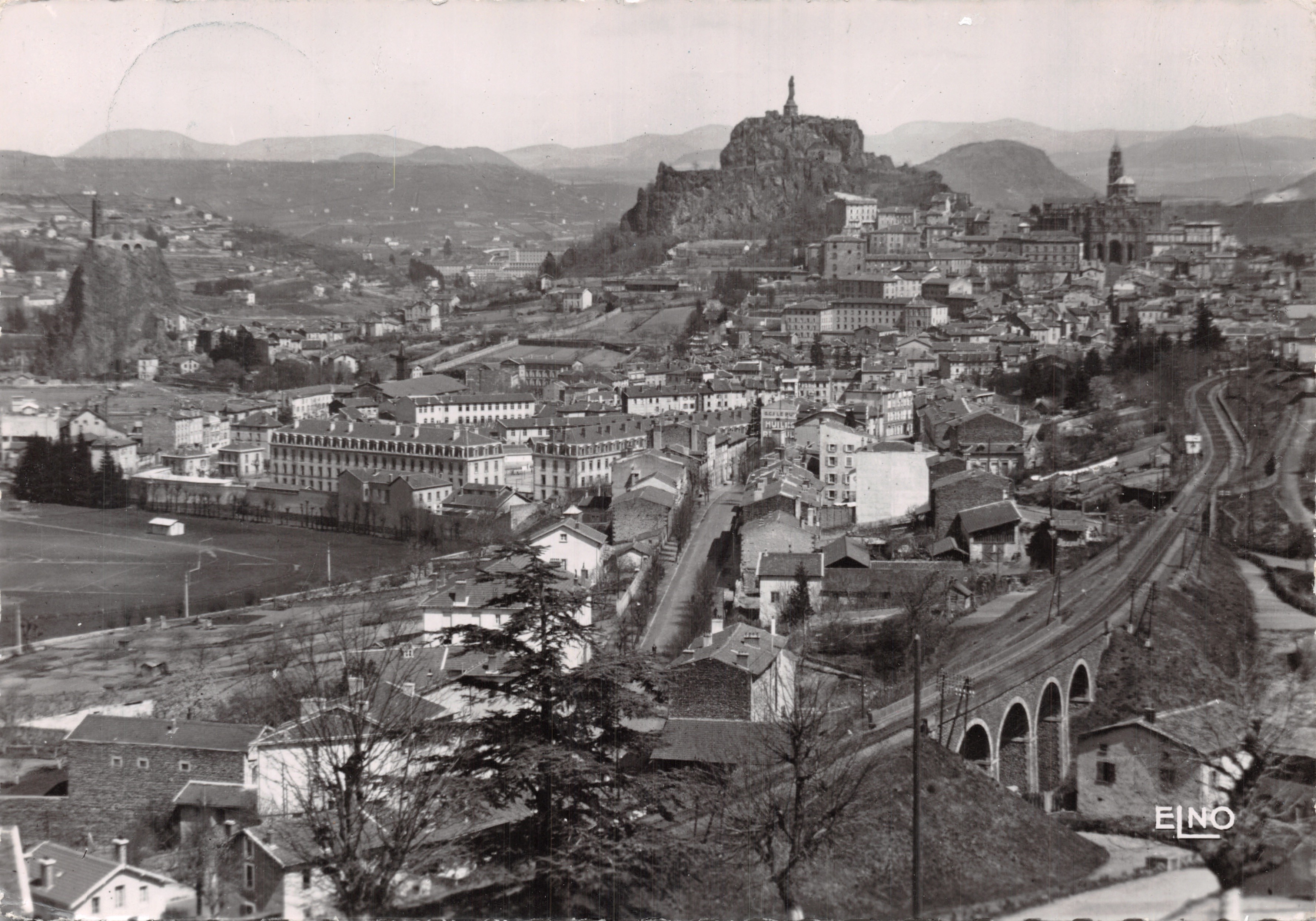 Le Puy (Haute-Loire) — Vista general tomada desde la carretera hacia Saugues — Édition MARGERIT-BRÉMOND