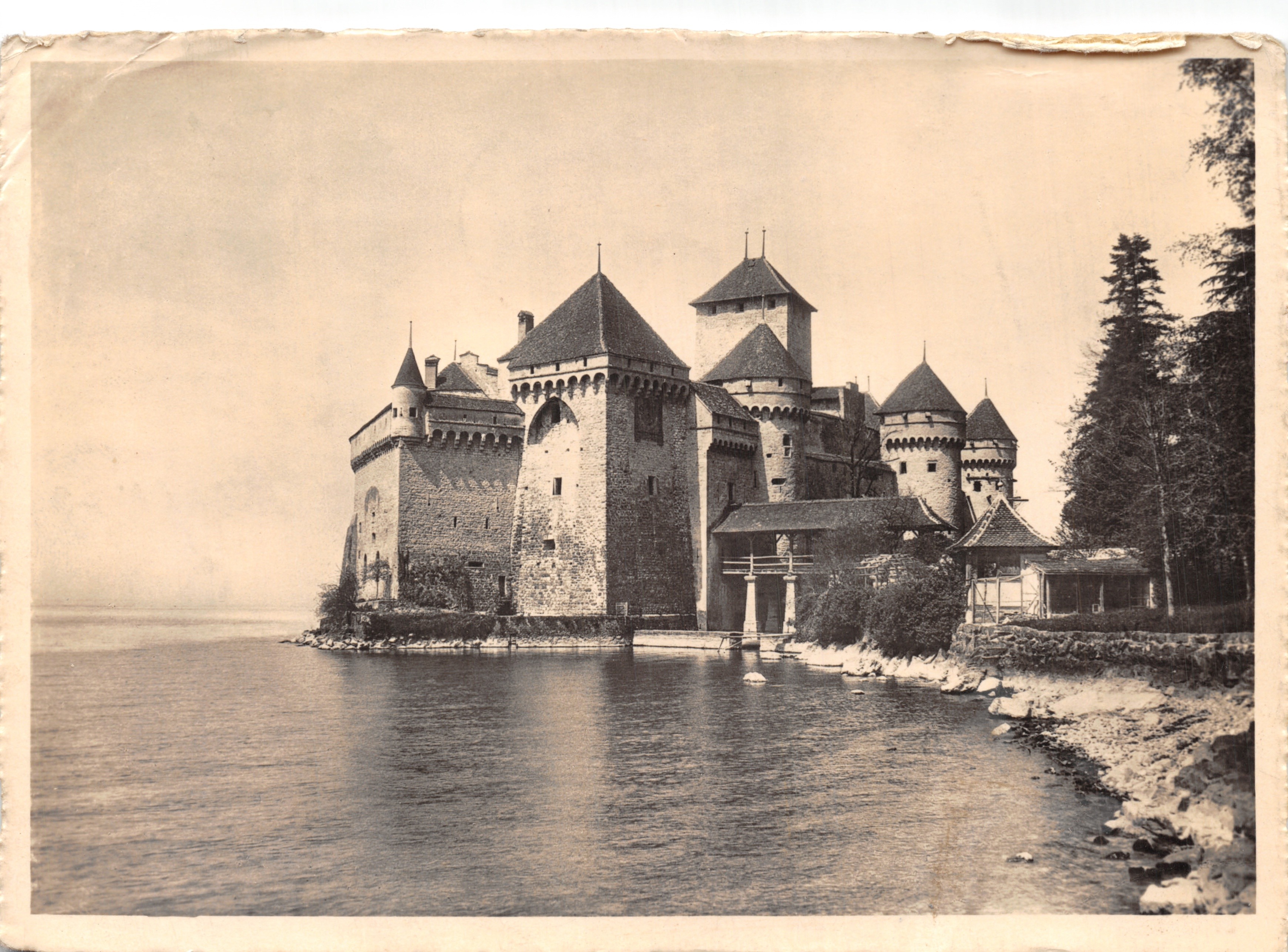 Château de Chillon — vue sur le lac Léman — éditeur Montreux, n°37
