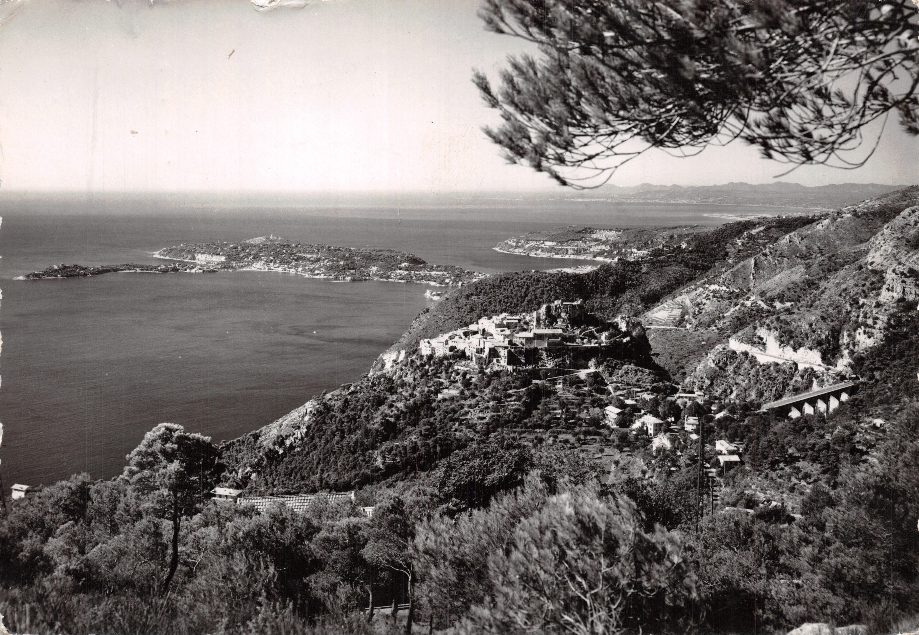 Eze-Village — algemene uitzicht van Cap Ferrat, de haven van Villefranche-sur-Mer en het Héterel — Éditions S.E.P.T. - Reproductie