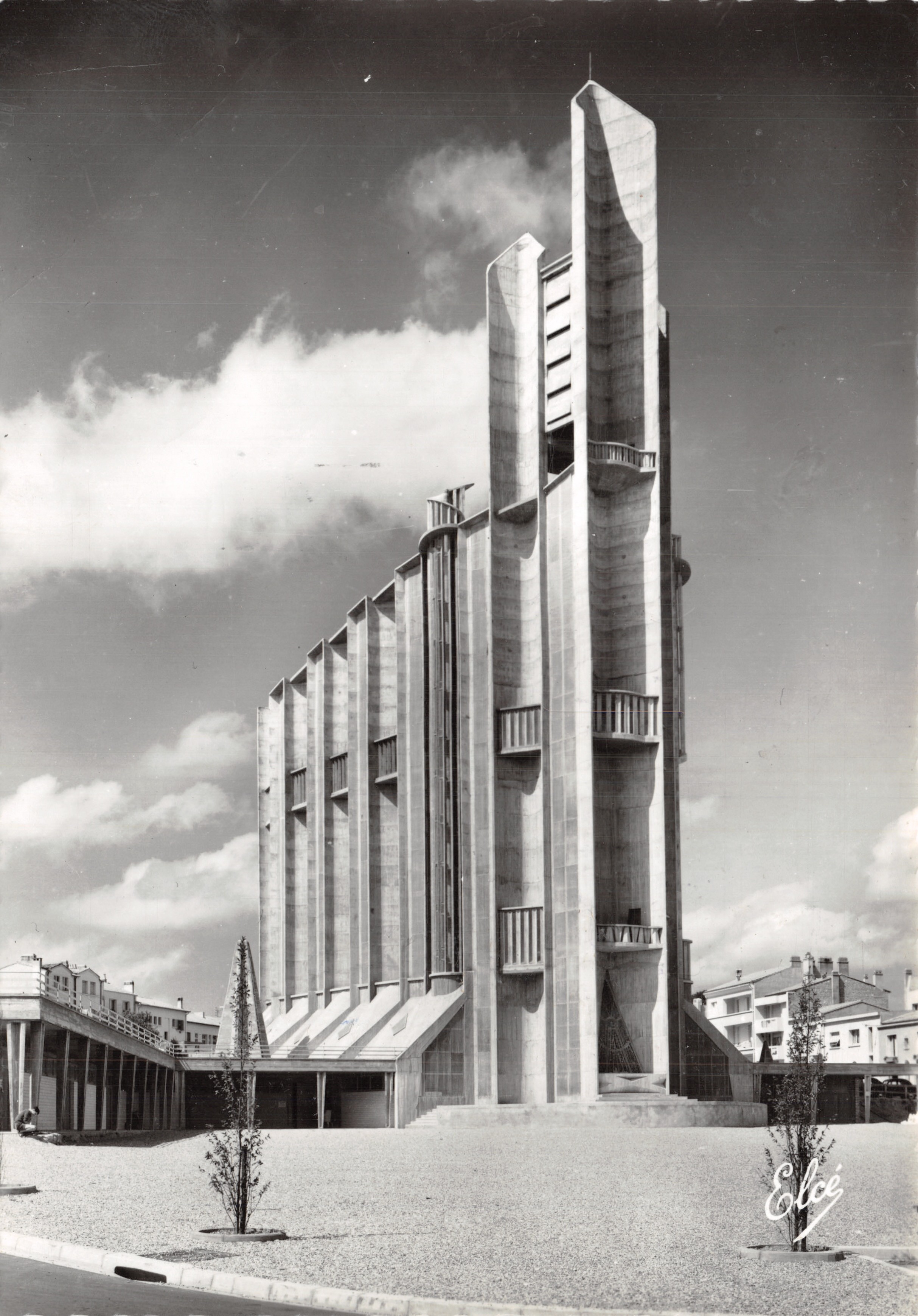 Chiesa di Royan — edificio moderno in cemento — Elcée
