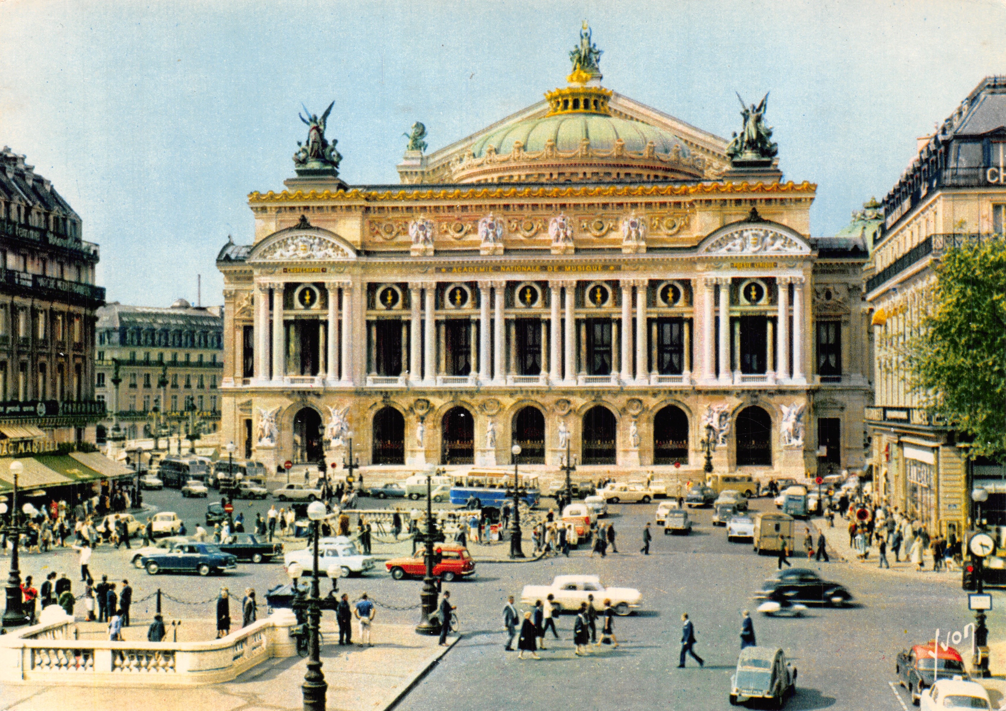 Opéra Garnier — fachada decorada y plaza animada — editor VIVON