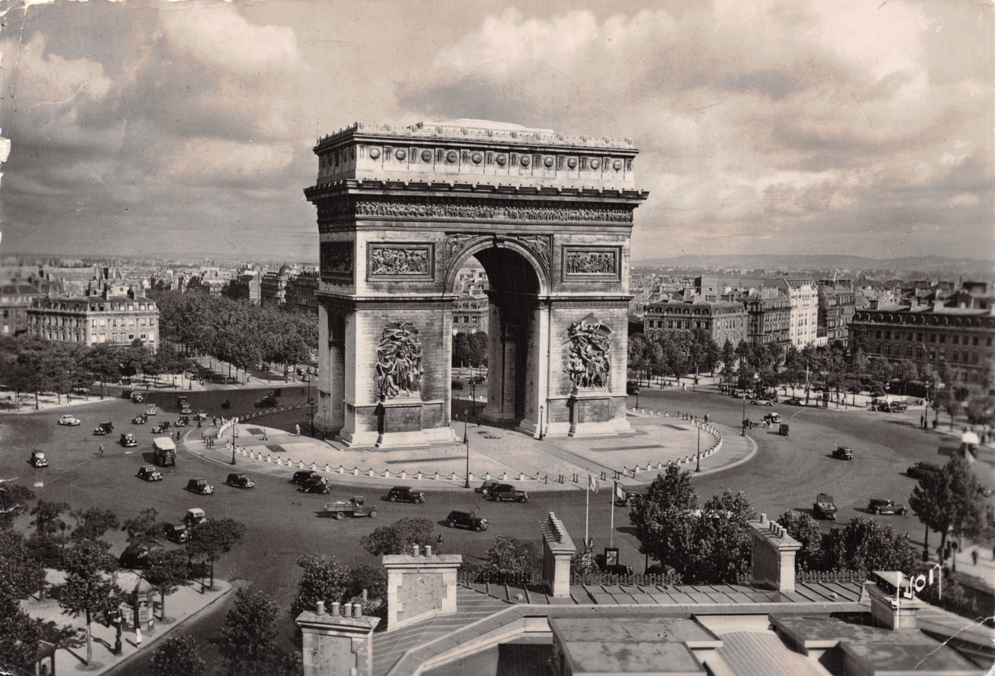 Paris — Arc de Triomphe and Place de l'Étoile — Éditions d'Art Française, n° L.B. 535