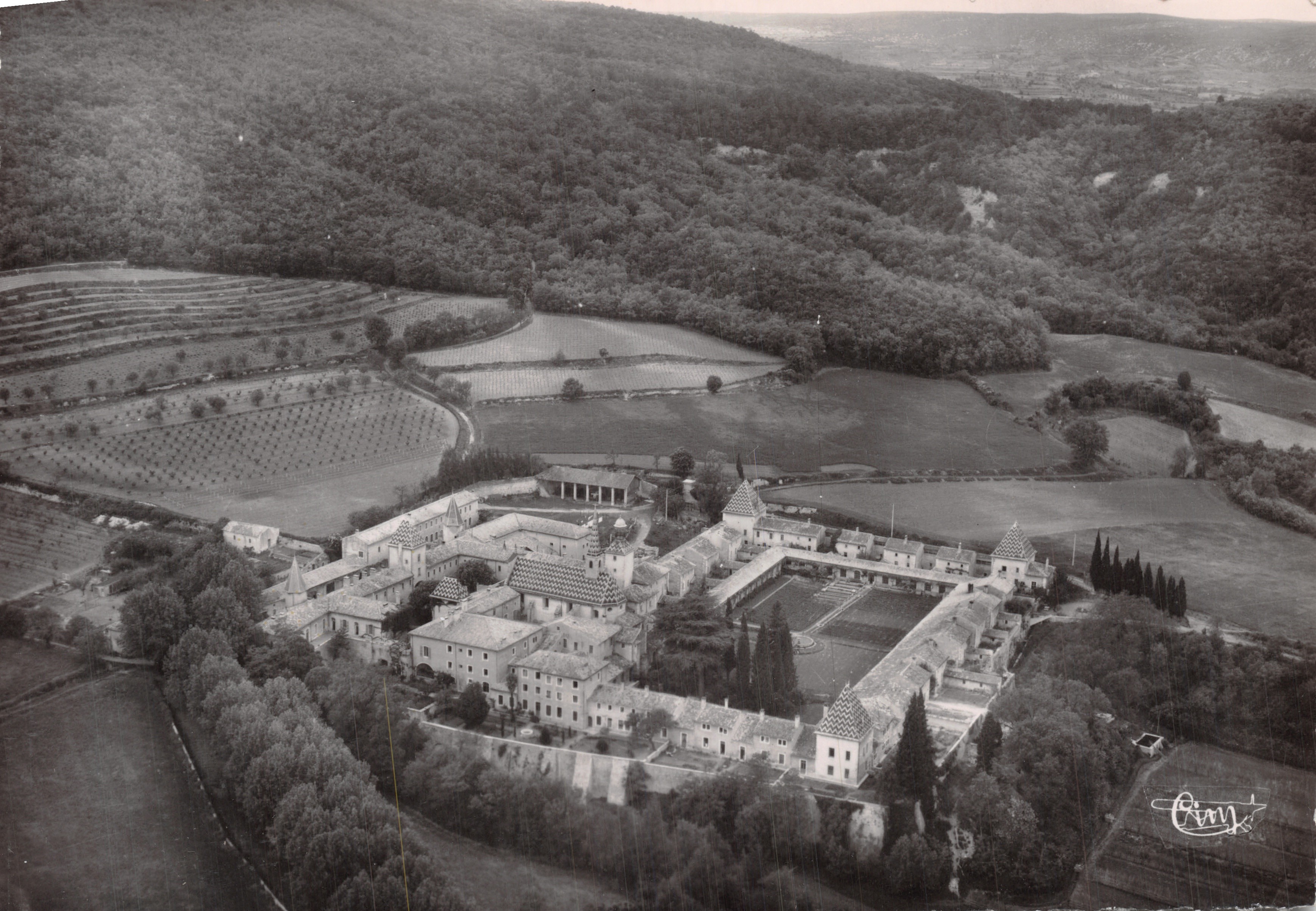 Chartreuse de Valbonne — vista aérea — Éditions Combier Imp. Rancurel