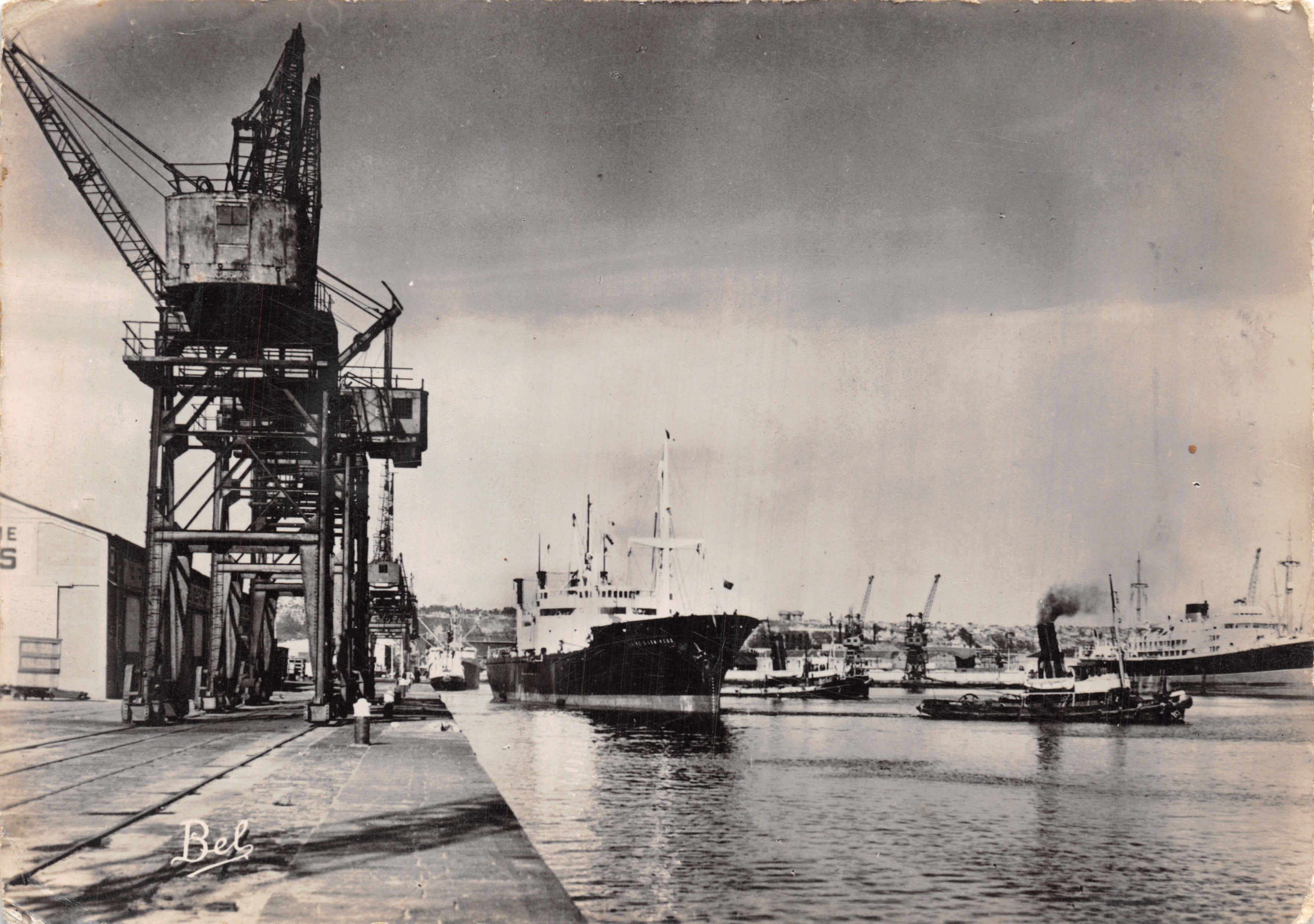 Le Bassin de l'Eure — Port de Havre avec grues et navires — Éditions BELLEVUES