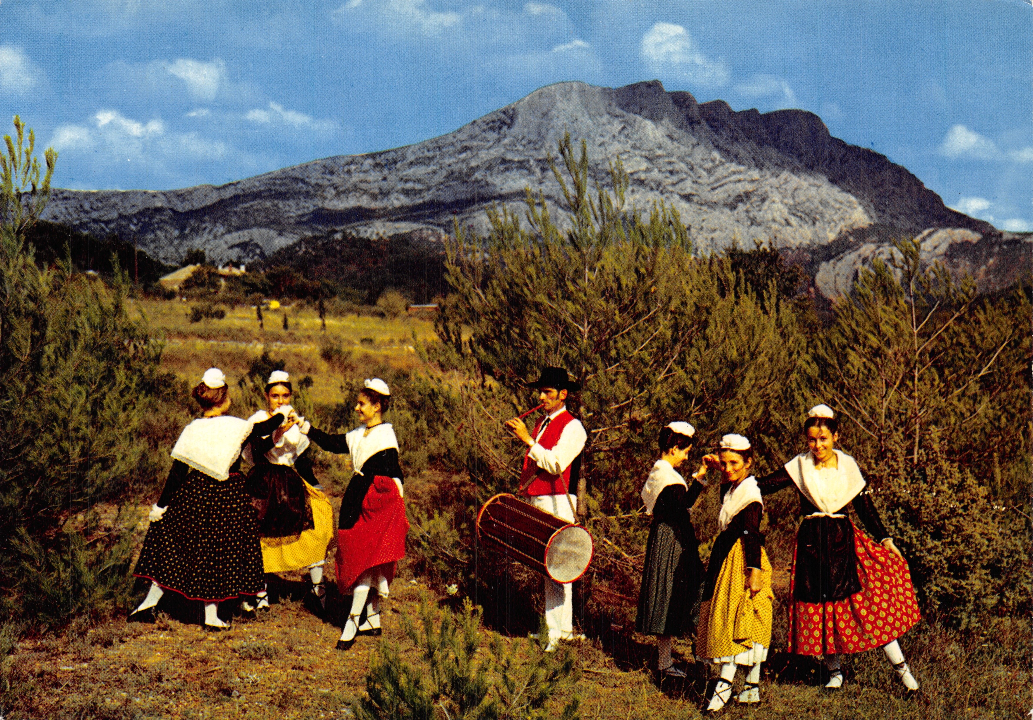 Traditionelle provenzalische Tanz — Gruppe « La Sabotière » vor dem Mont Ventoux — Éditions de France