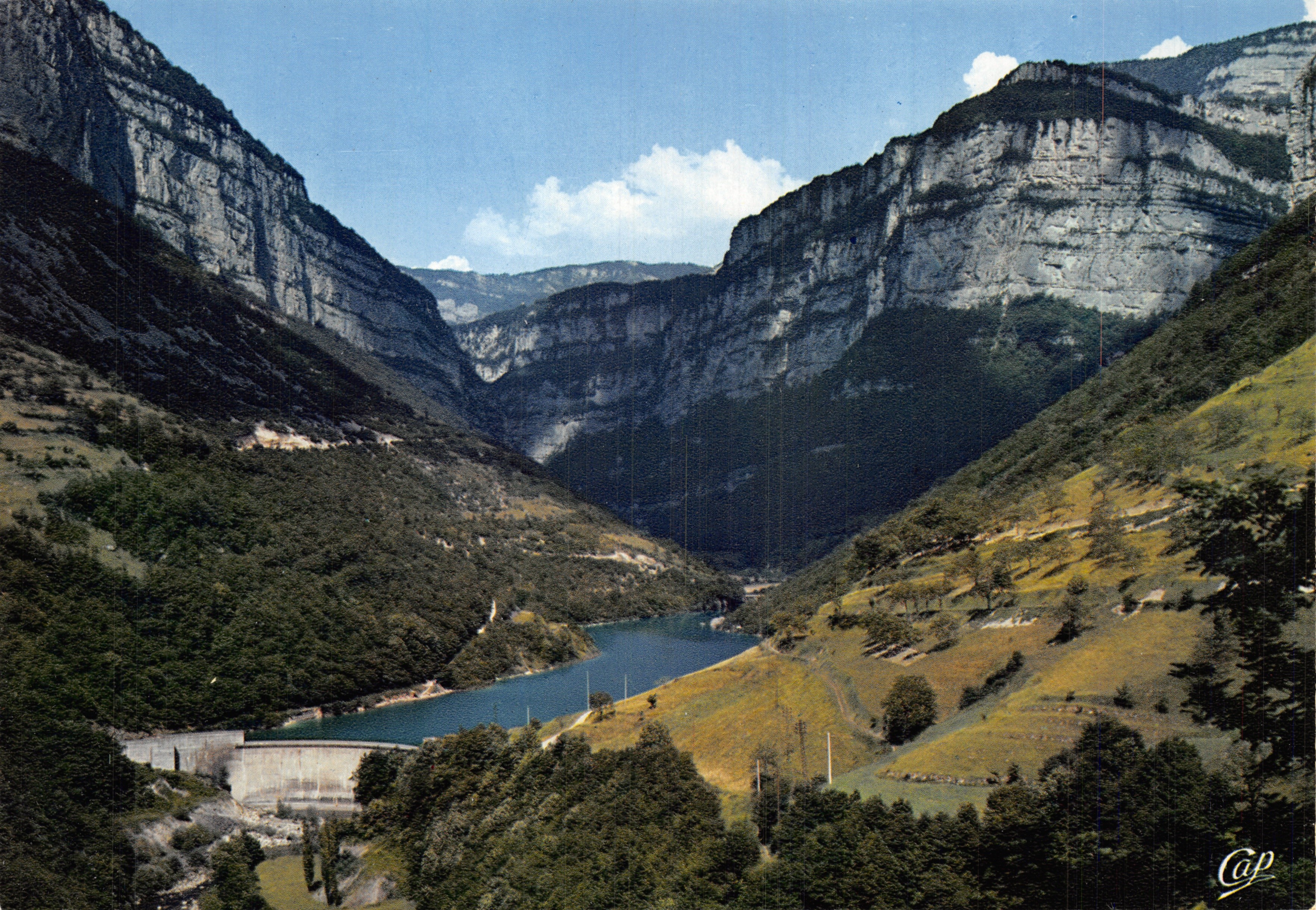 Les gorges de la Bourne — barrage de Choranche dominées par les rochers du Rang — Lumicap