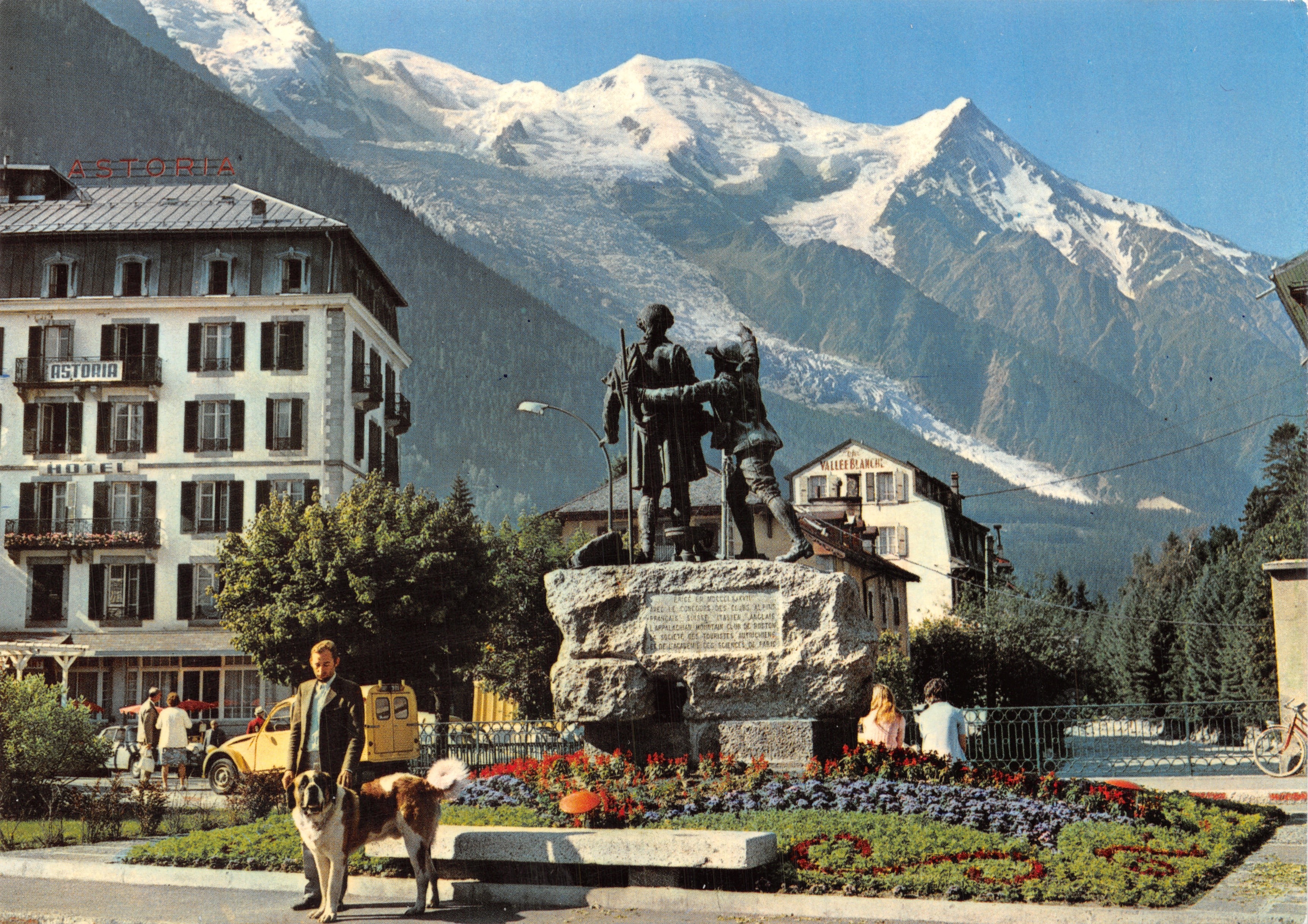Chamonix - Monument de Jacques Balmat et du Mont Blanc — éditeur GAY-COUTTET, imprimé en Italie