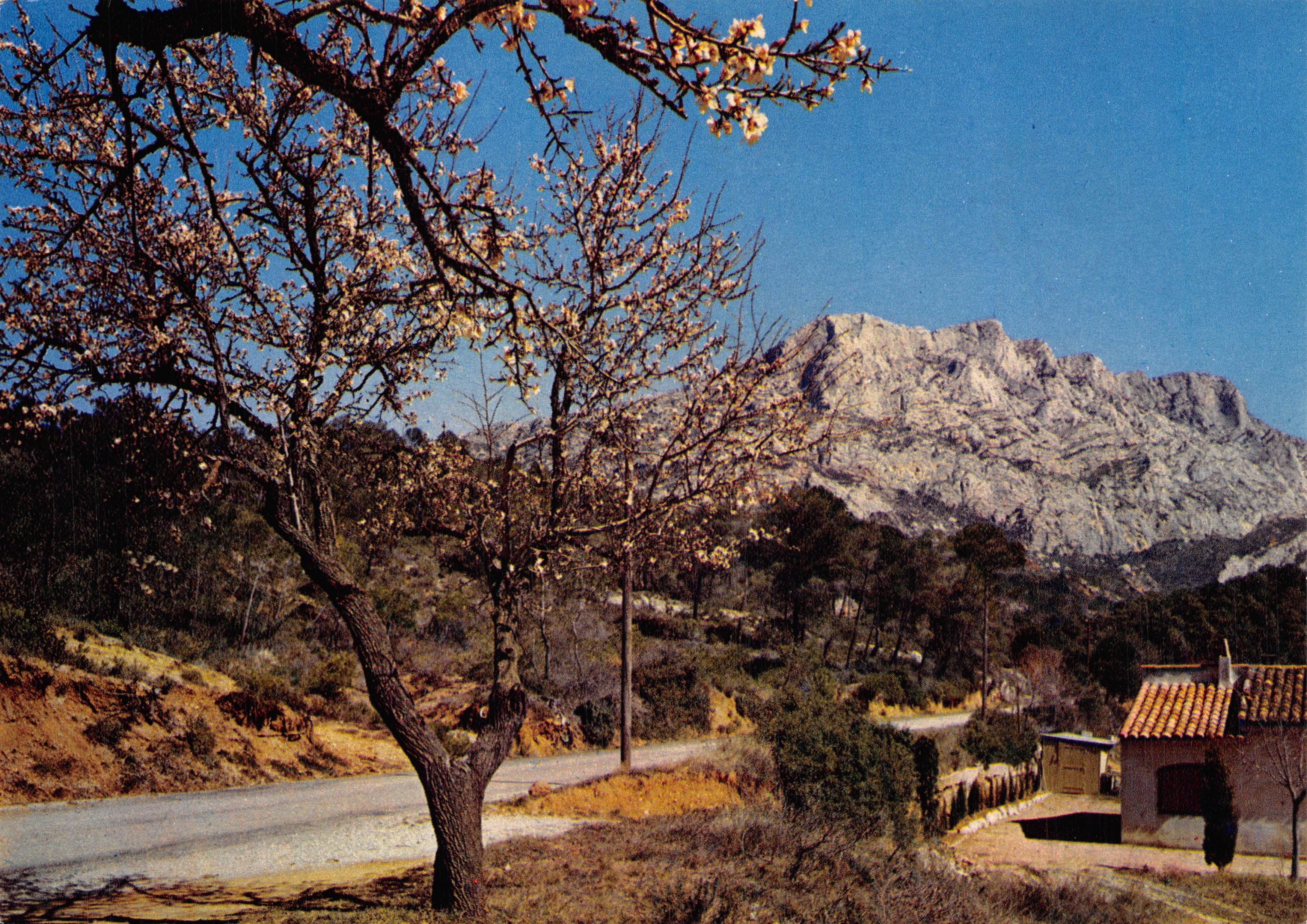Monte Sainte-Victoire — vista desde los alrededores de Aix-en-Provence — ediciones de Francia
