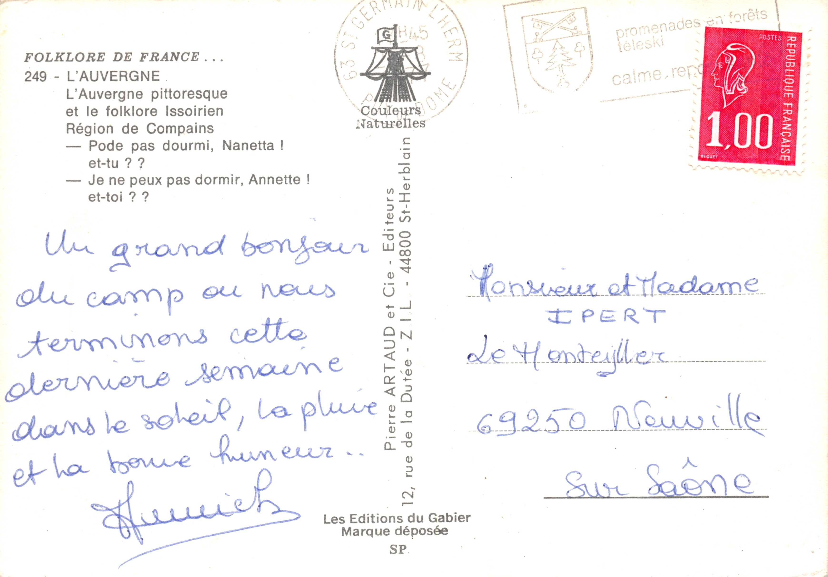 Folklore de Francia — Auvergne pittoresca: escena de acampada con dos personajes detrás de cortinas — Editor: Pierre Artaud et Cie, n° 249 — Reverso