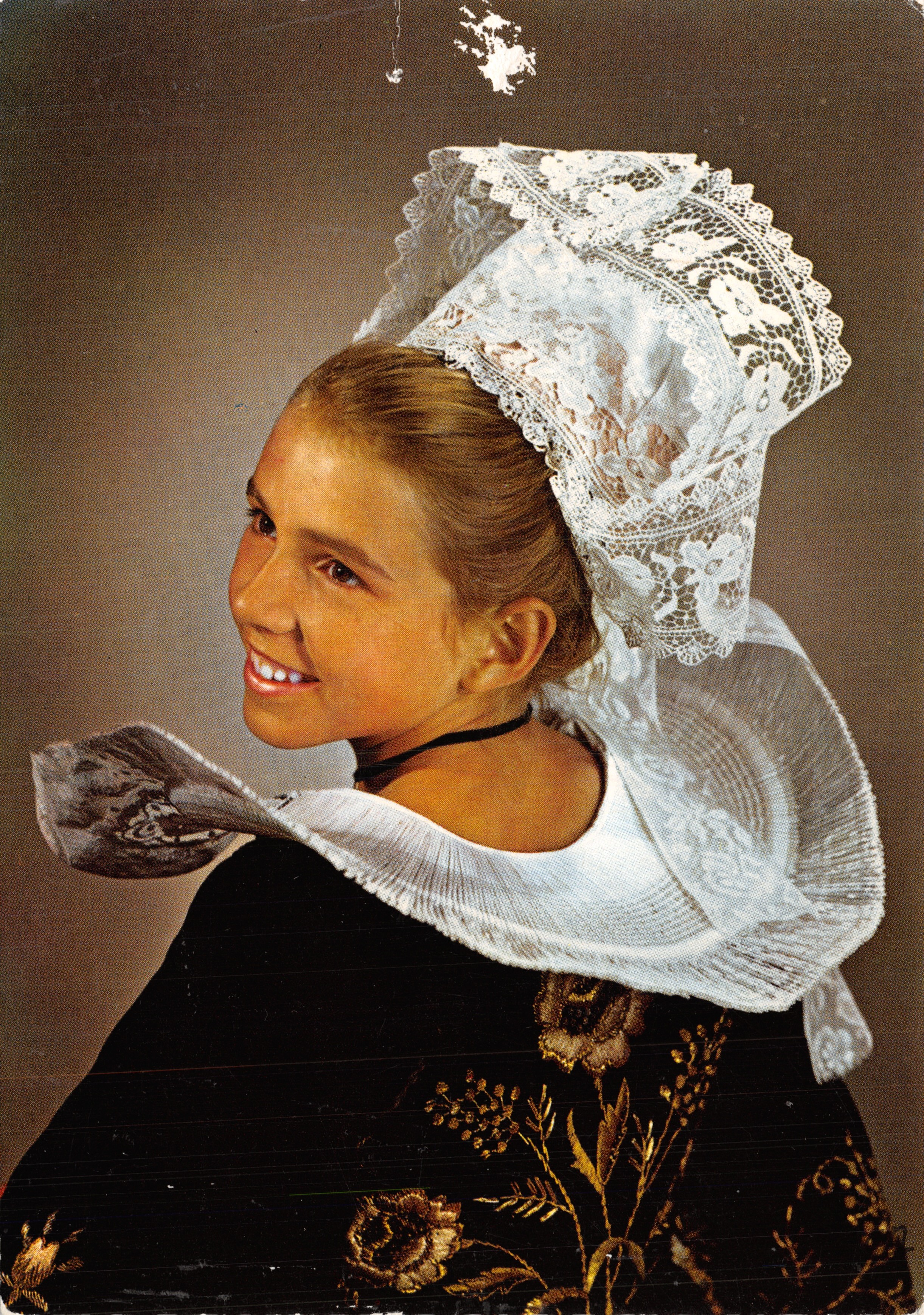 Ragazza in cuffia bretonica — costume di Bannalec — Editions TALCOPHIL