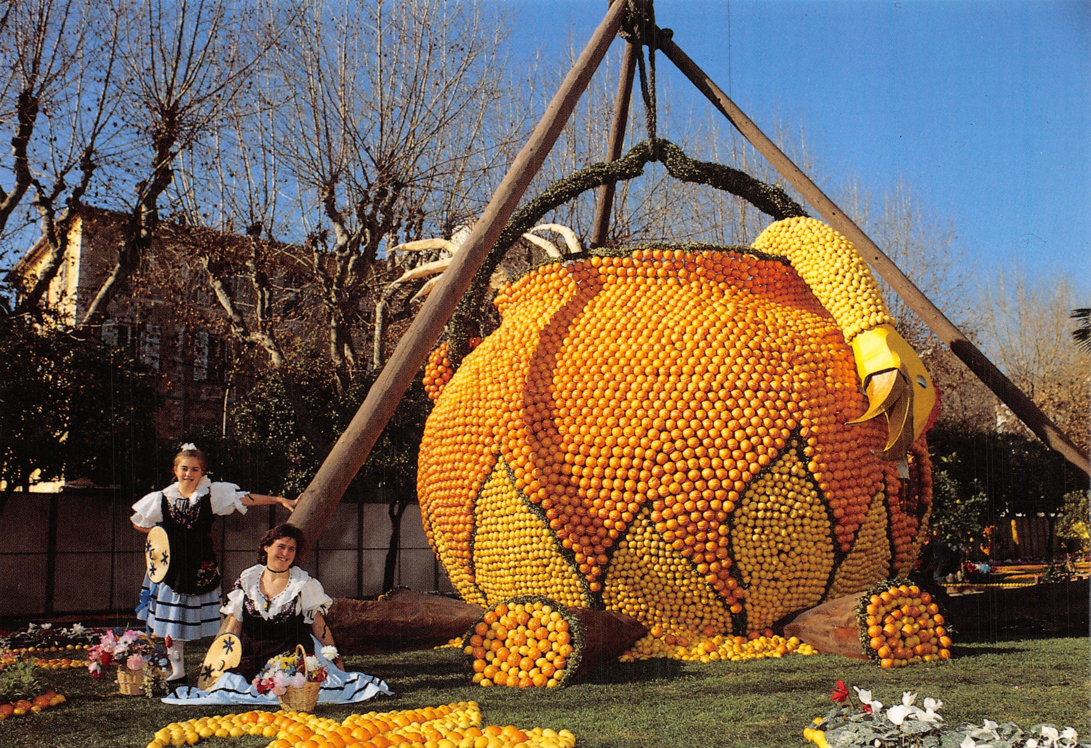 Fêtes du Citron — sculpture de citrons en forme d'oiseau — éditeur R. Judlin, Menton