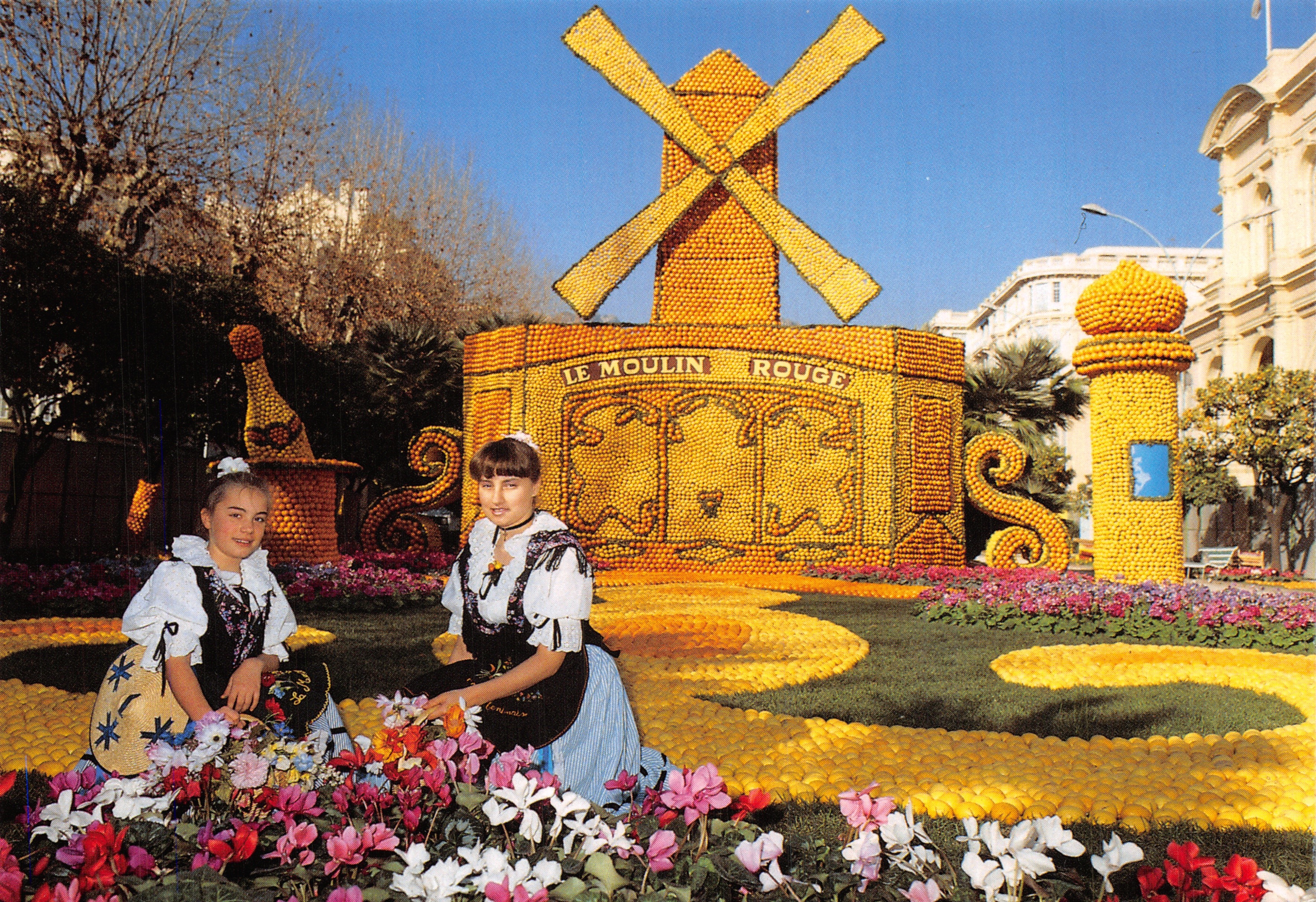 Fête du Citron — Le Moulin Rouge en citrons — Groupe Folklorique La Mentonnaise