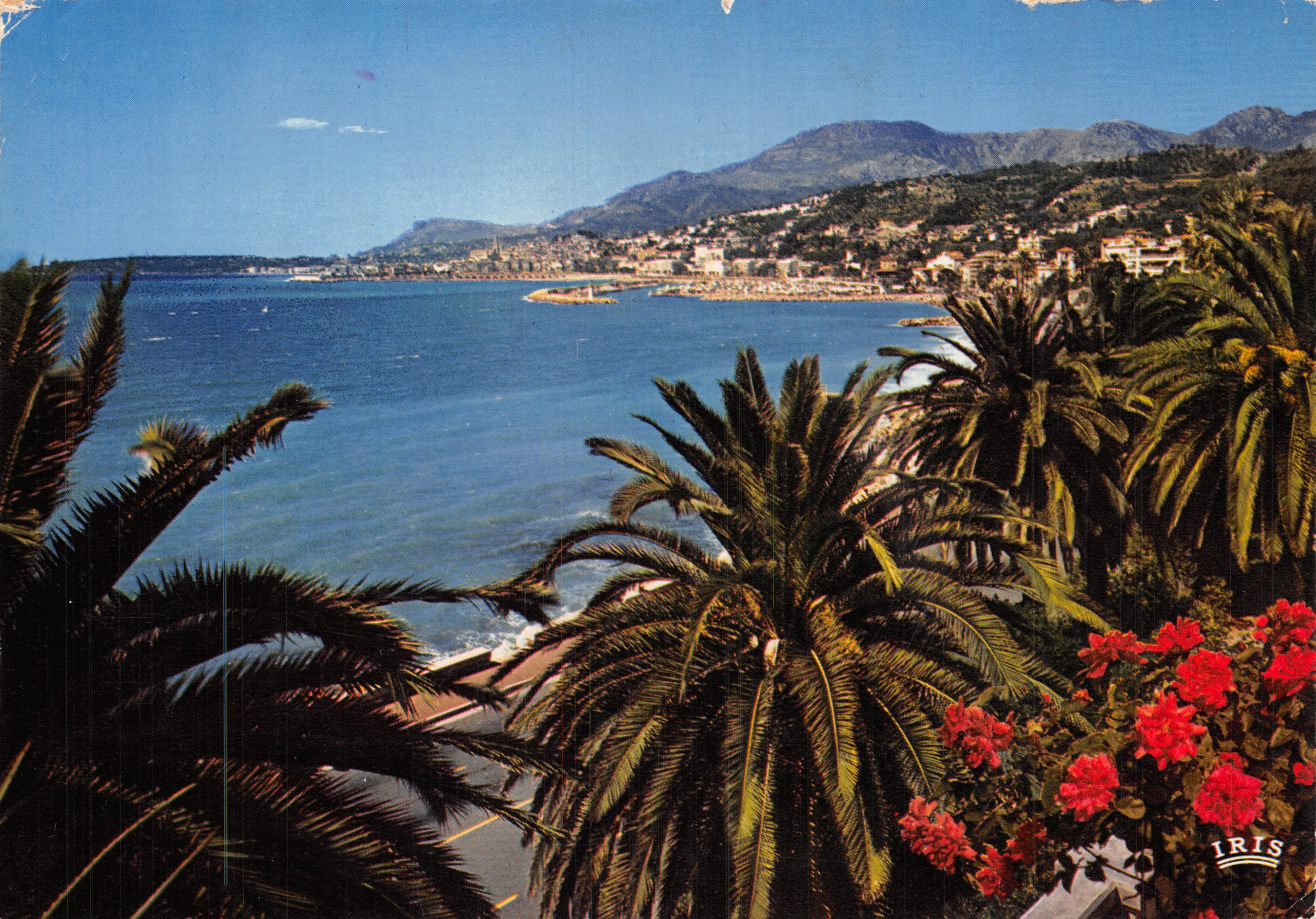 Menton — vista panoramica della baia e delle montagne — editore IRIS