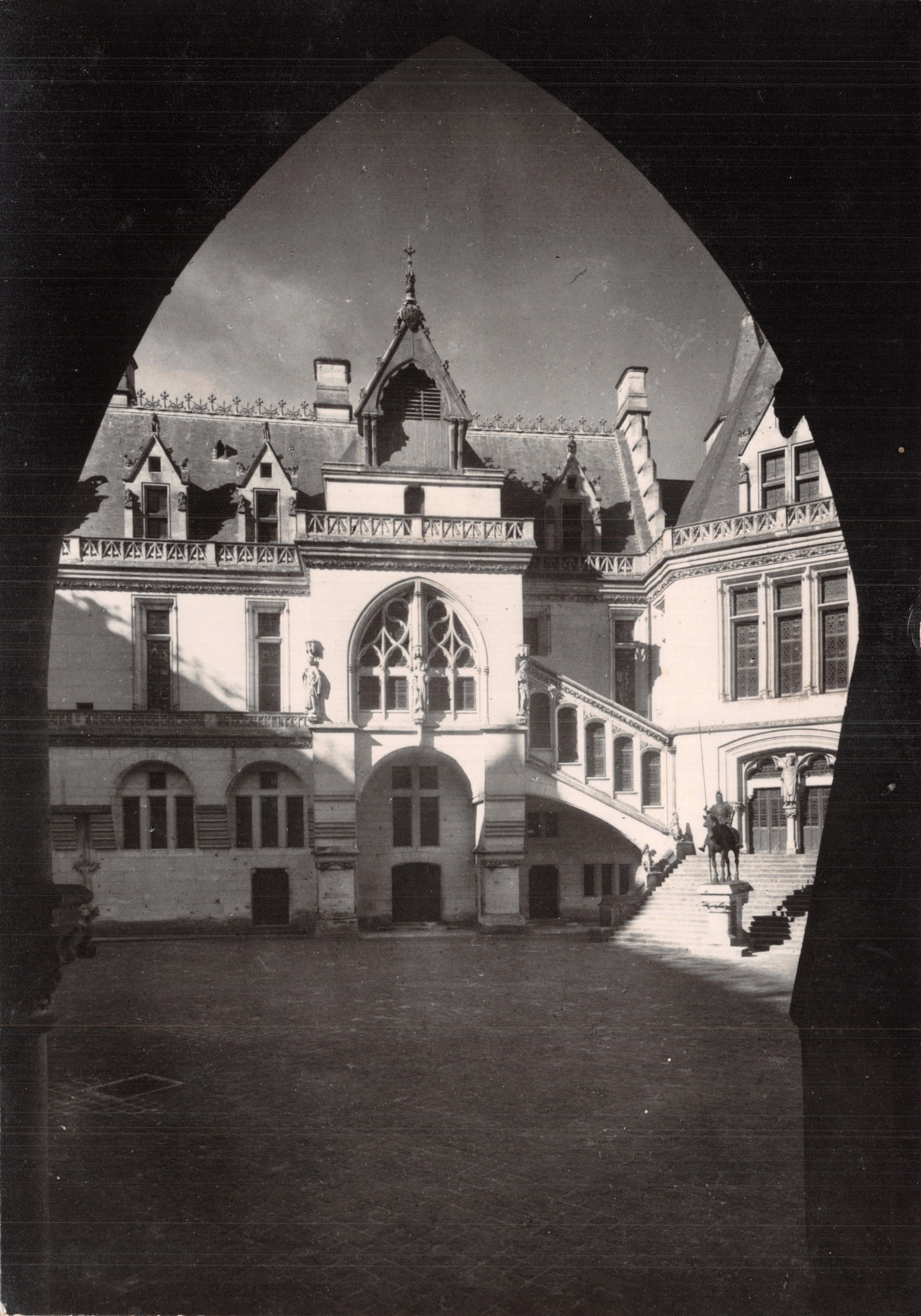Pierrefonds — Castillo de Pierrefonds, Pavillon del Belfry — Service Commercial Grand Palais, París