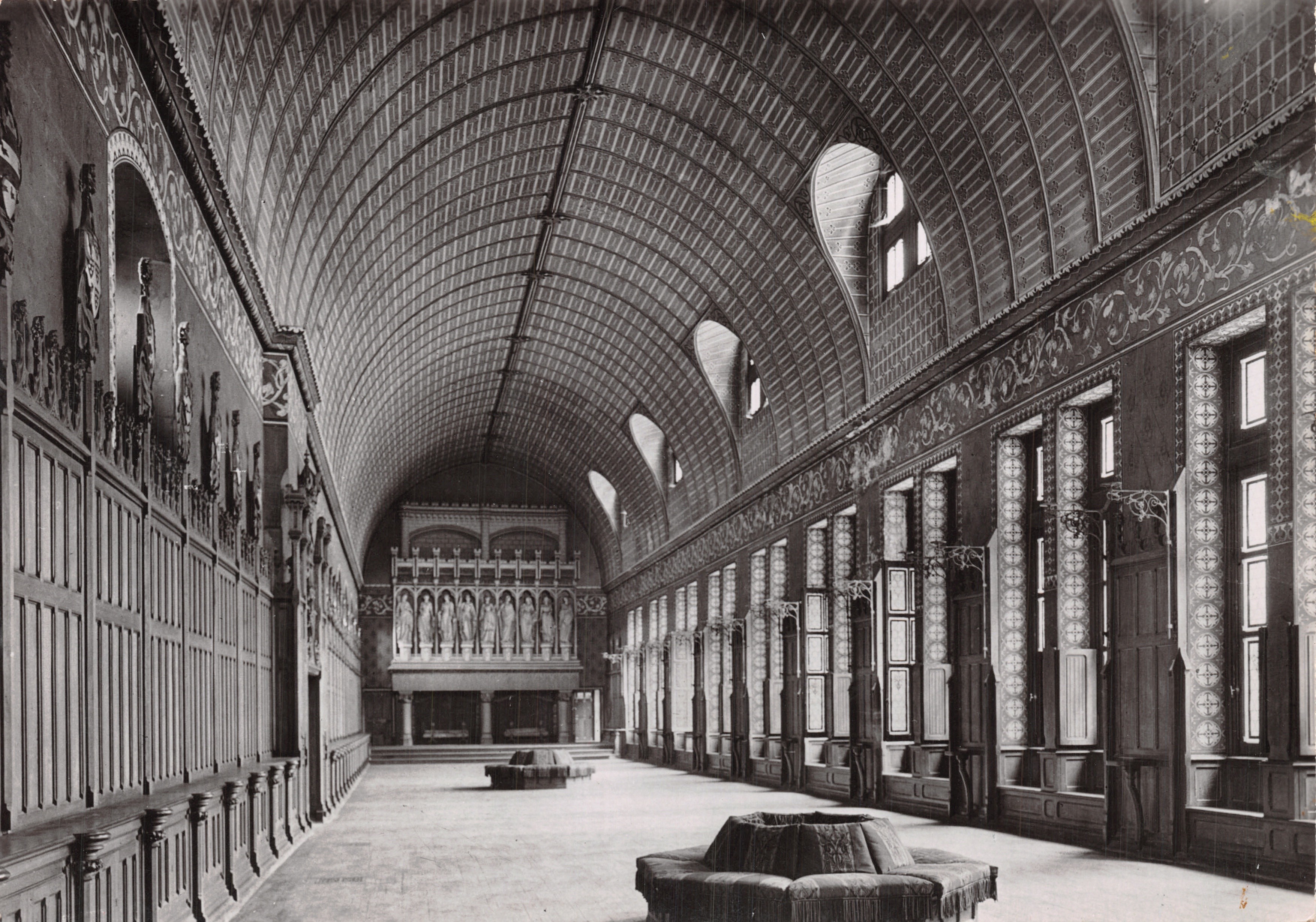 Pierrefonds (Oise) — Het Kasteel, Grote Zaal (Zaal van de Ridders) — Service Commercial Monuments Historiques, Paris