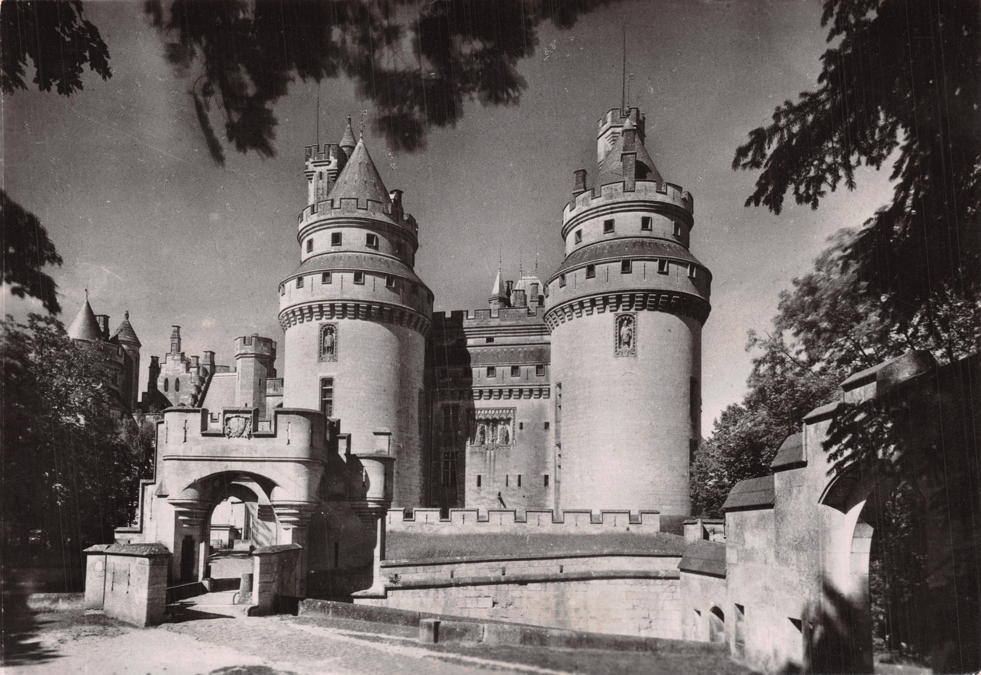 PierreFonds (Oise) — El Castillo (Reconstrucción de Viollet-le-Duc, 1858-1870) — Service Commercial Historiques Grand Palais - Paris