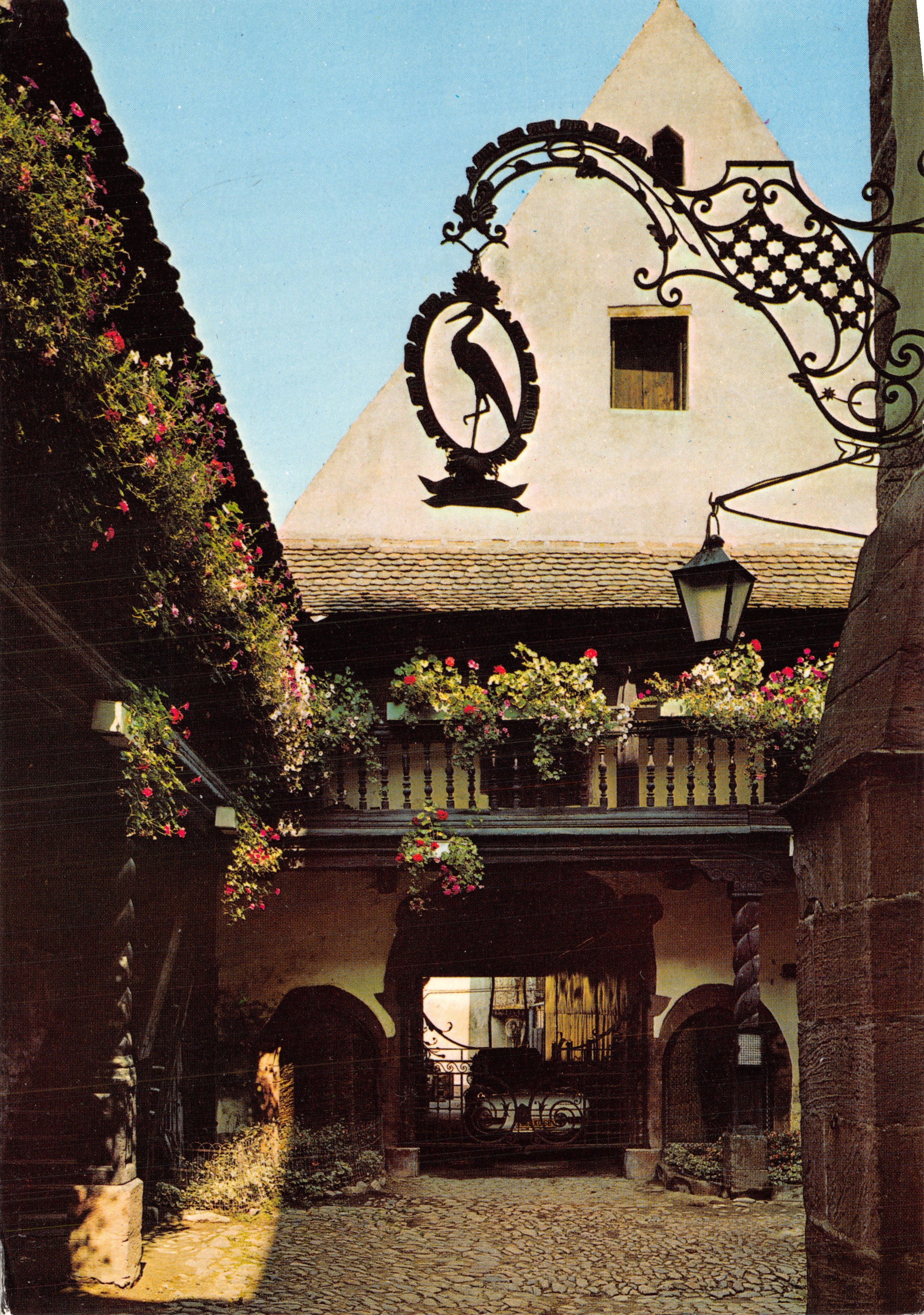 Cour des Cigognes — ingang versierd met een uil en bloemen — Editions Drussel, Straßburg