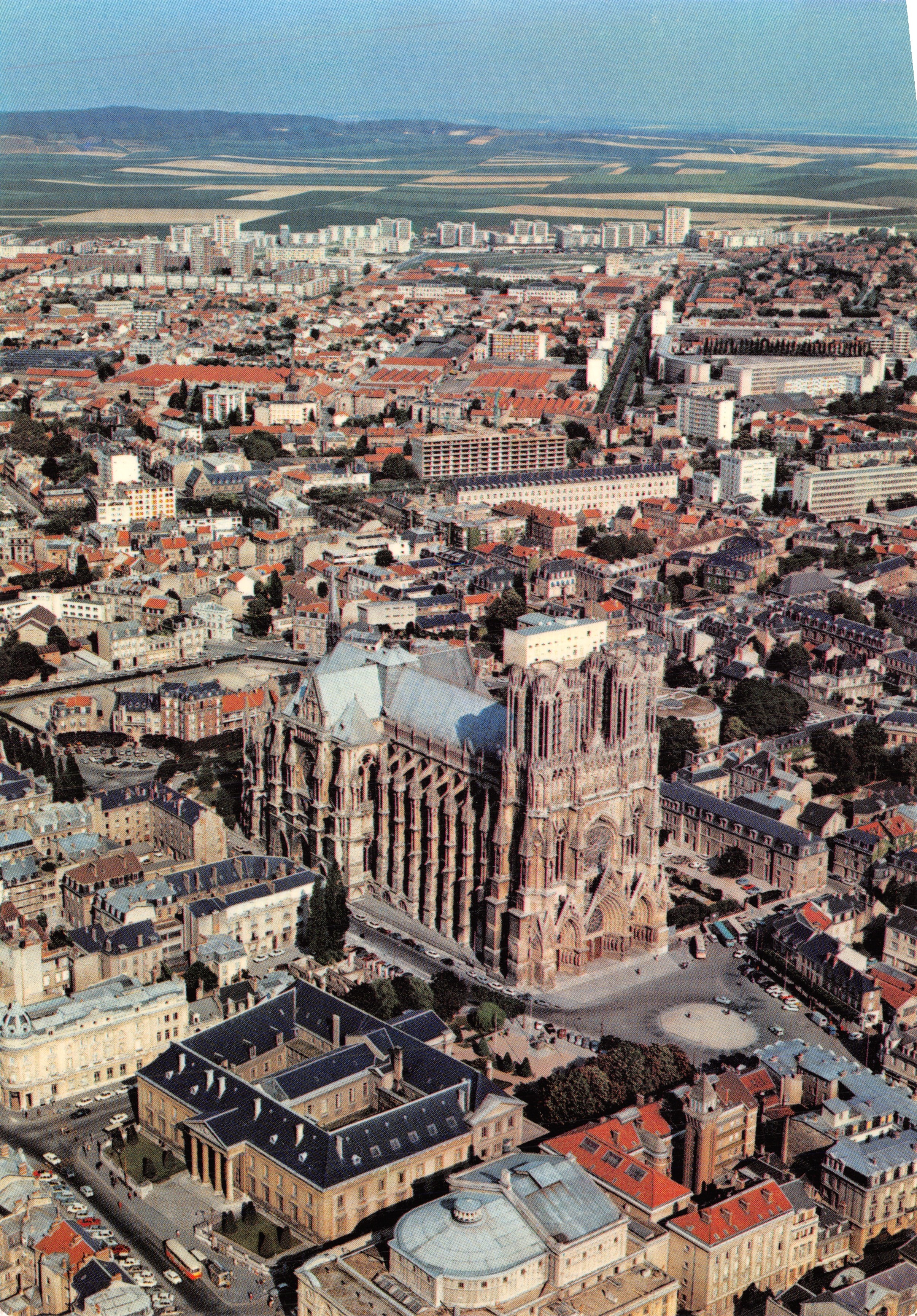 Reims — vue aérienne de la cathédrale — Éditions Moisenay-Le-Petit
