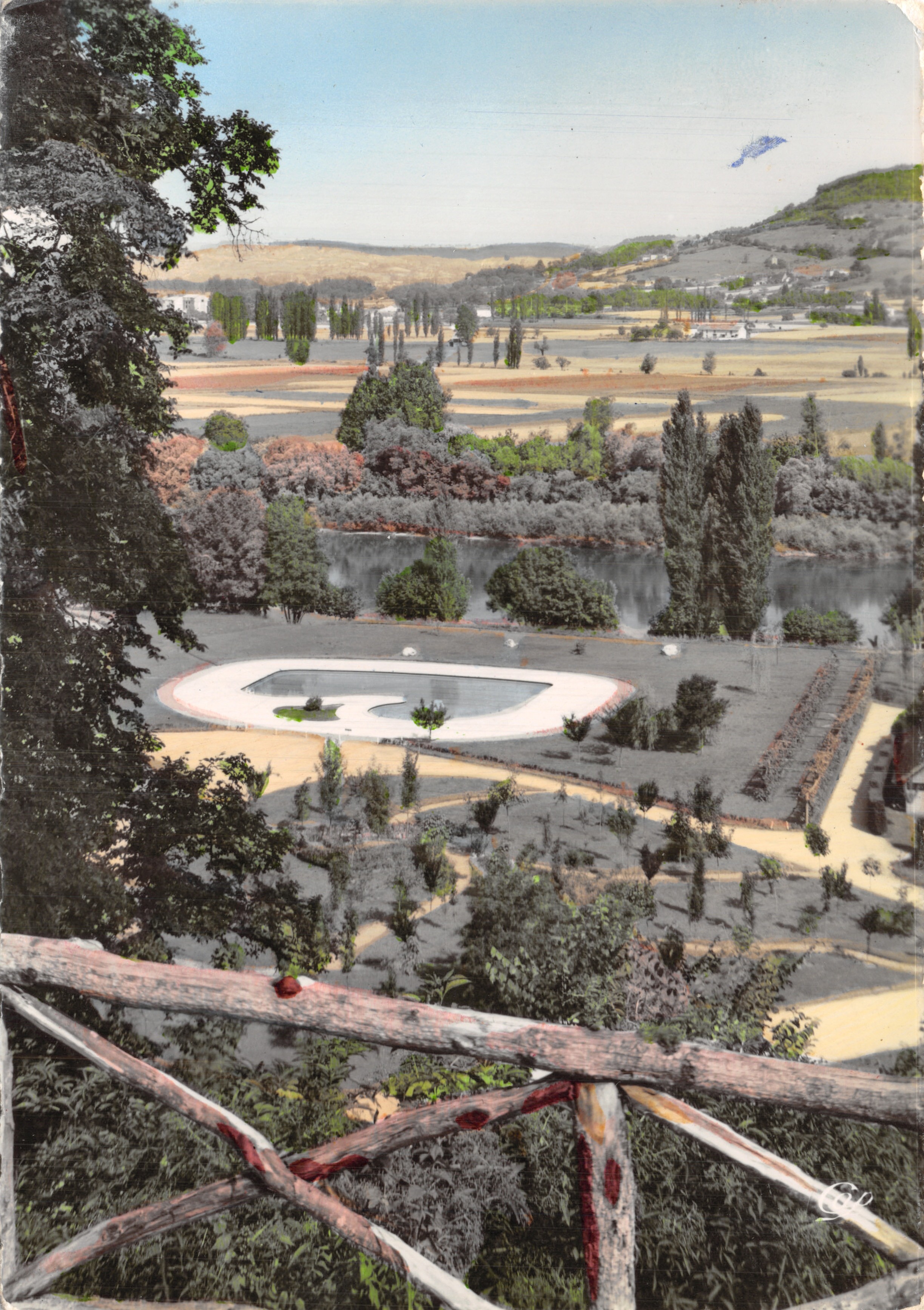Les Milandes (Dordogne) — La Piscina, vista panoramica da un balcone in legno — editore JOSEPHINE BAKER e JO BOUILLON, Parigi