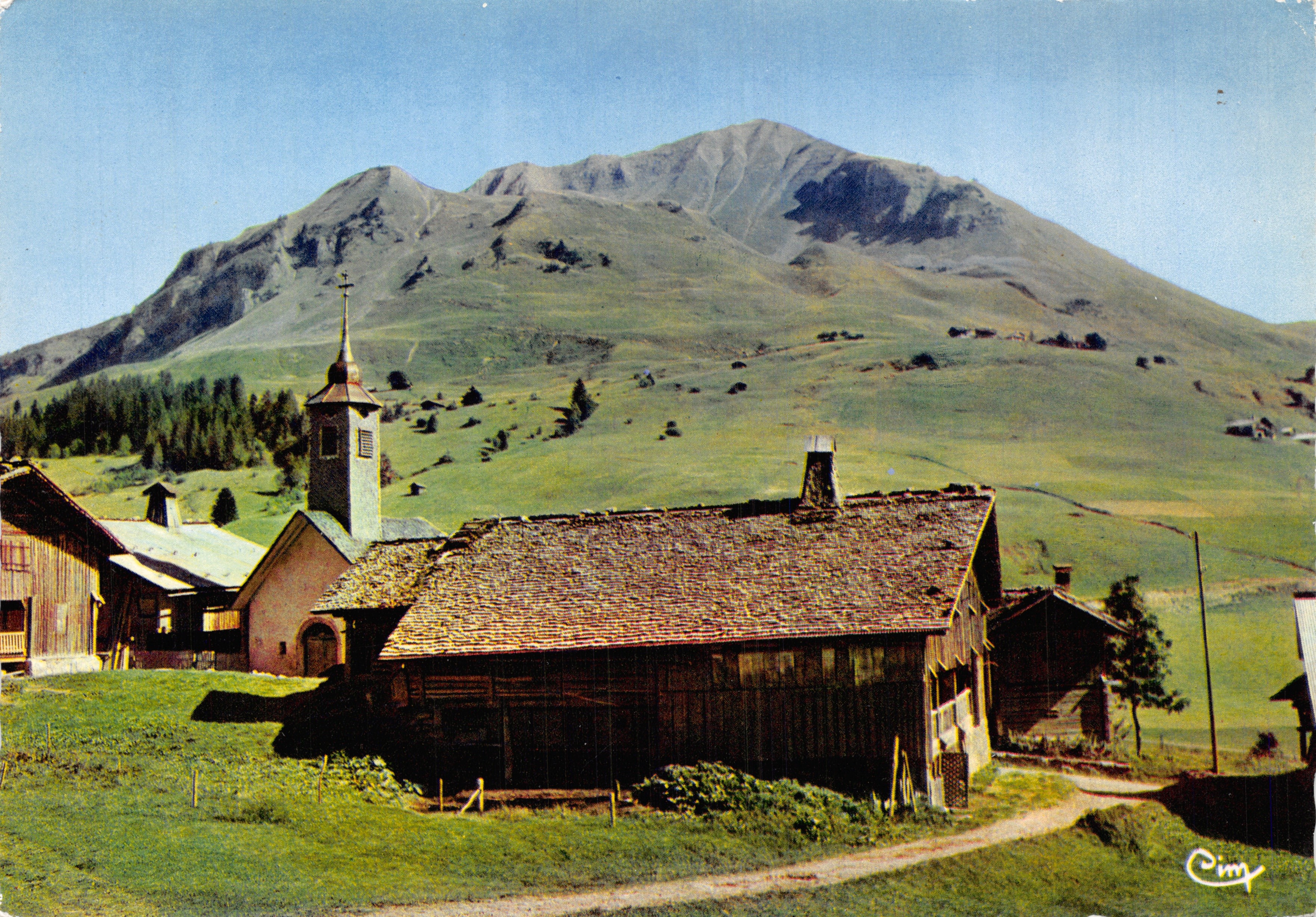 Pueblo de montaña — Escena alpina con iglesia y cabañas — editor COMBIBIER (S.-et-L.)