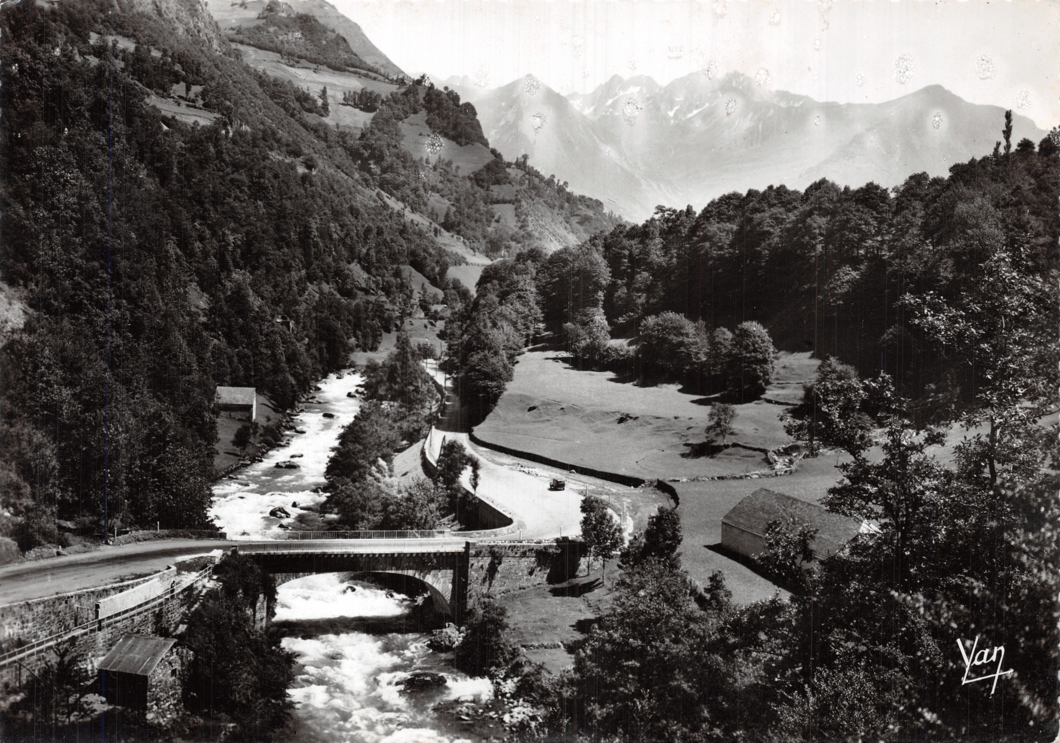 Luz — La route et le Gave au Pont de la Reine — Édition Photo Quinault, Lourdes