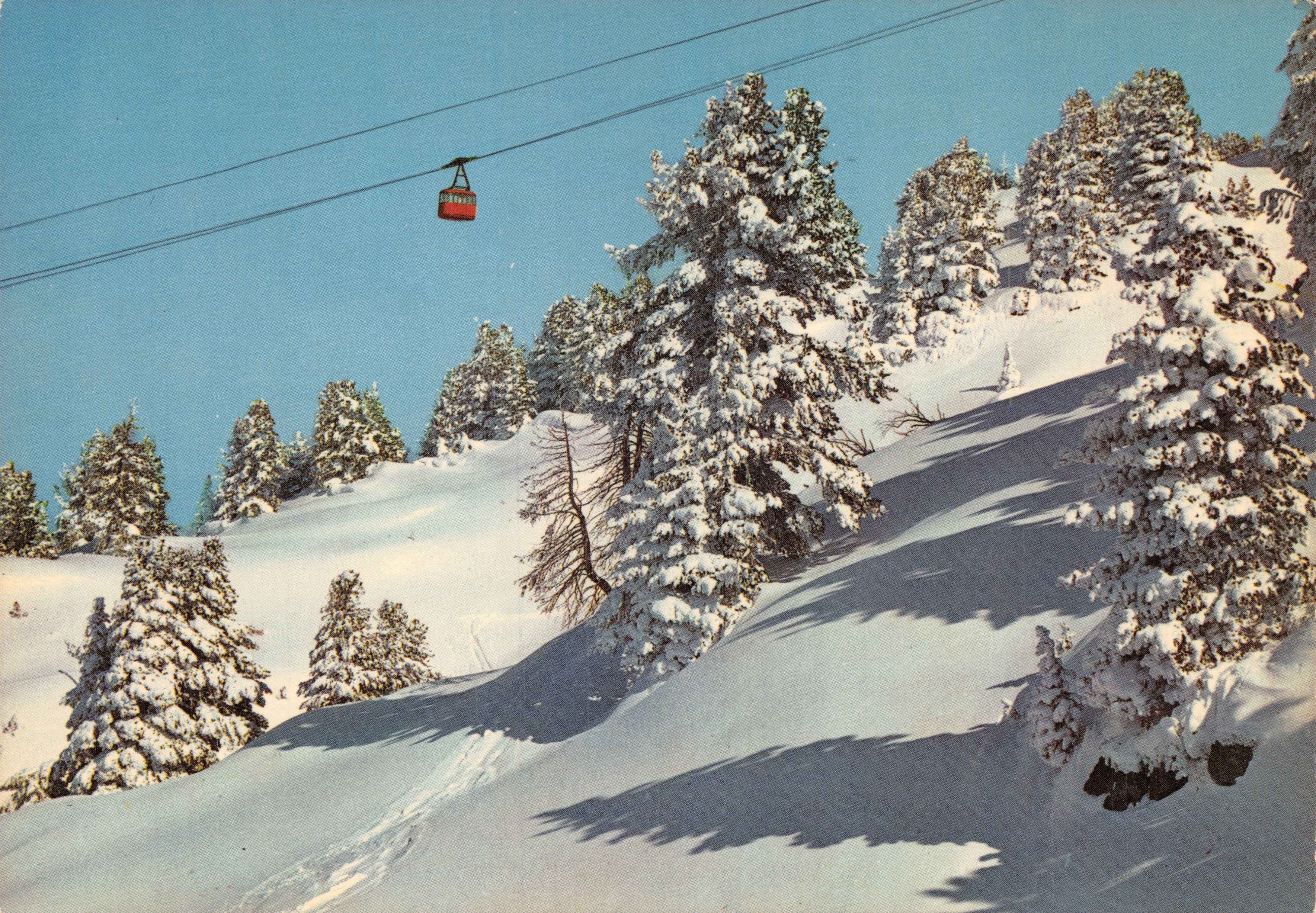 Paisaje invernal de las Alpes — montaña nevada con teleférico — editor Grenoble Spadem, n.º 38.539