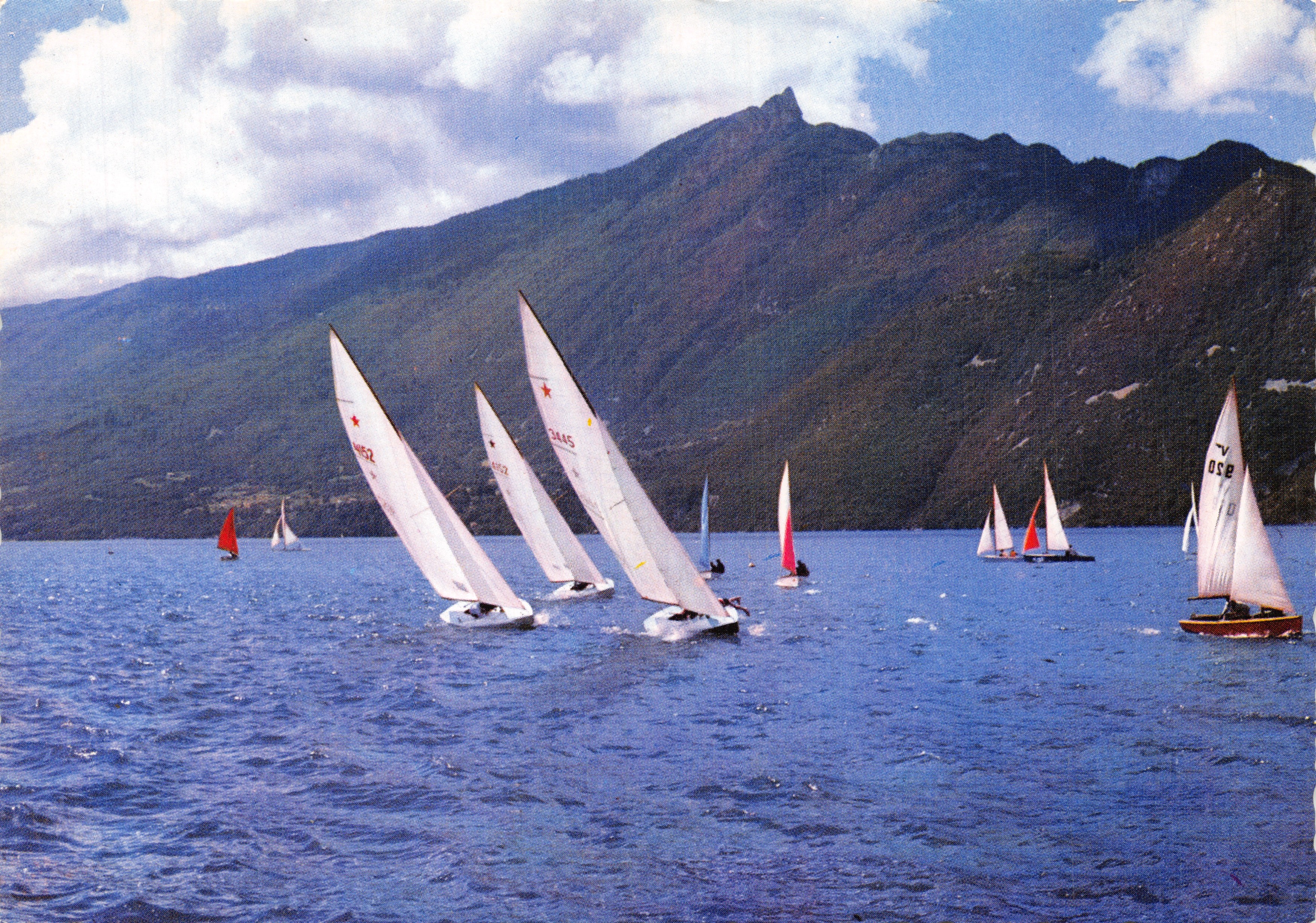 Régates à voiles sur le Lac du Bourget — montagne Dent du Chat — Éditions TÉLÉ, Impasse du Bd Léon-Blanc, Aix-les-Bains
