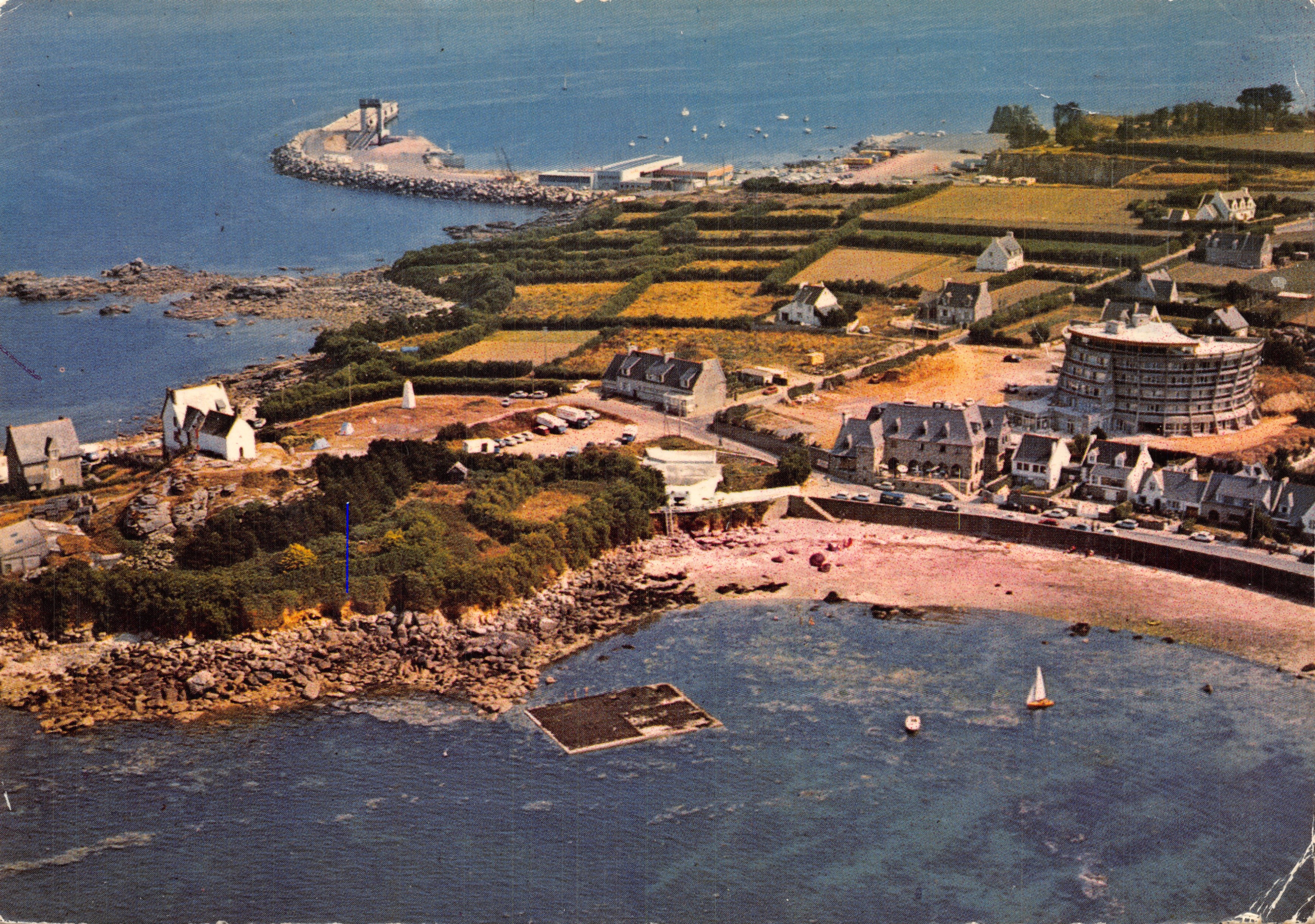 Plage de Sainte-Barbe et embarcadère — Roscoff — Éditions d'Art 'Jack' n°910