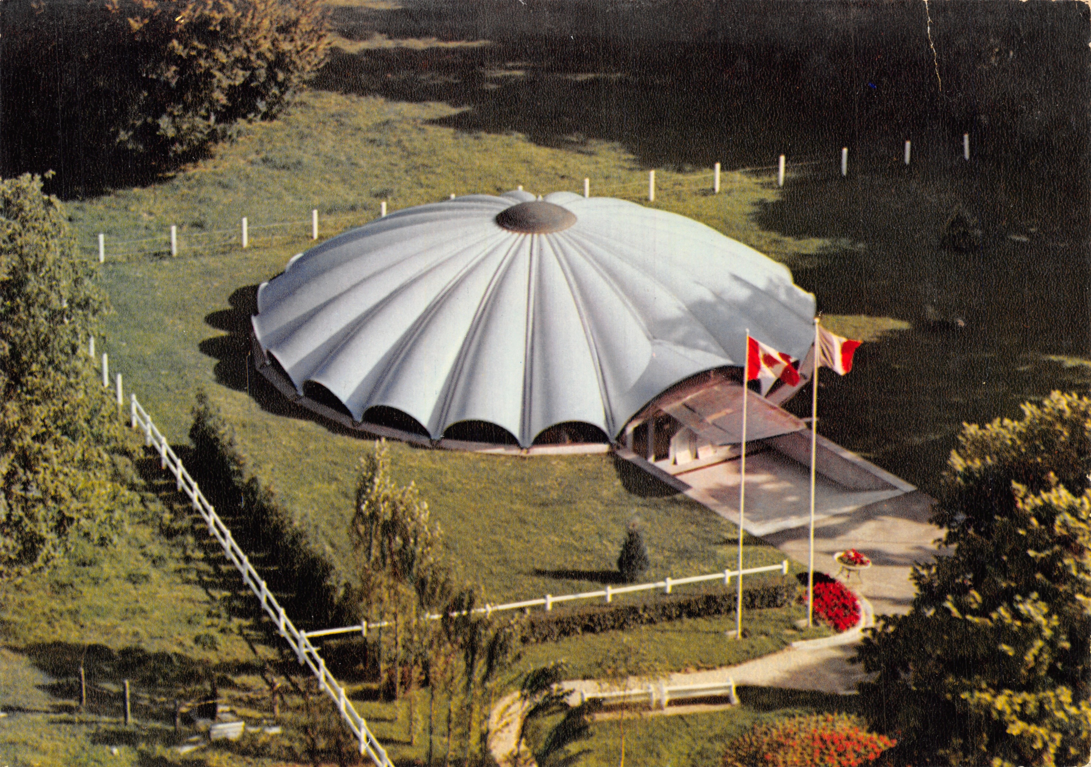 Ste-Mère-Église (Manche) — Aërieweergave — Het Airborne Museum — Arch. M. François Carpentier - Parijs
