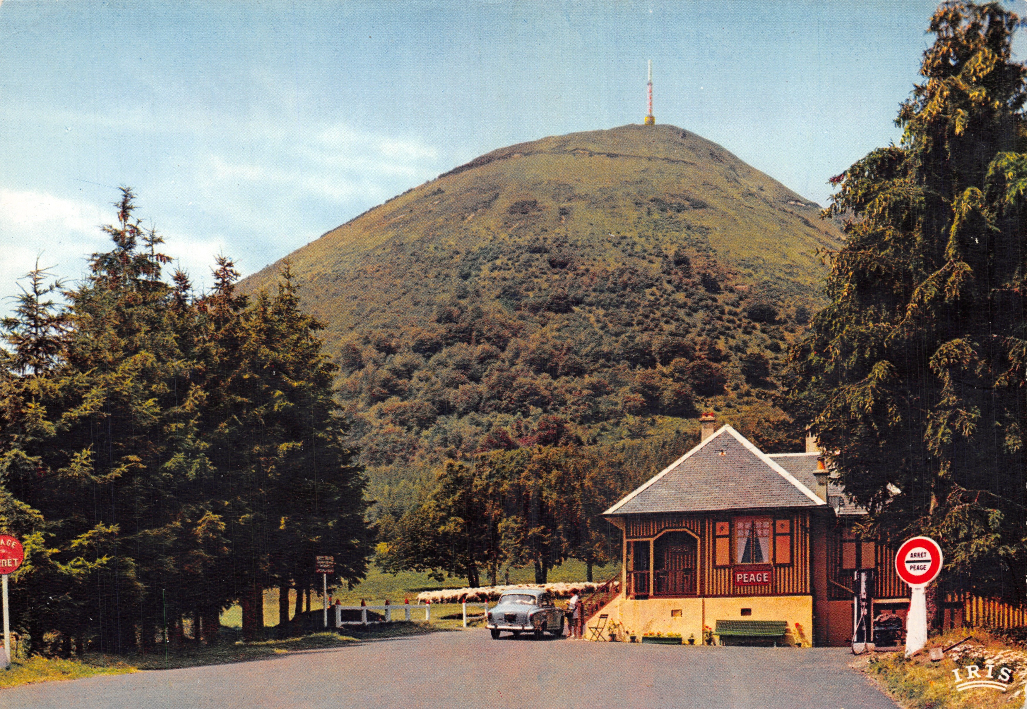 Le Puy de Dôme — Aussicht vom Gipfel mit Antenne — Verlag IRIS