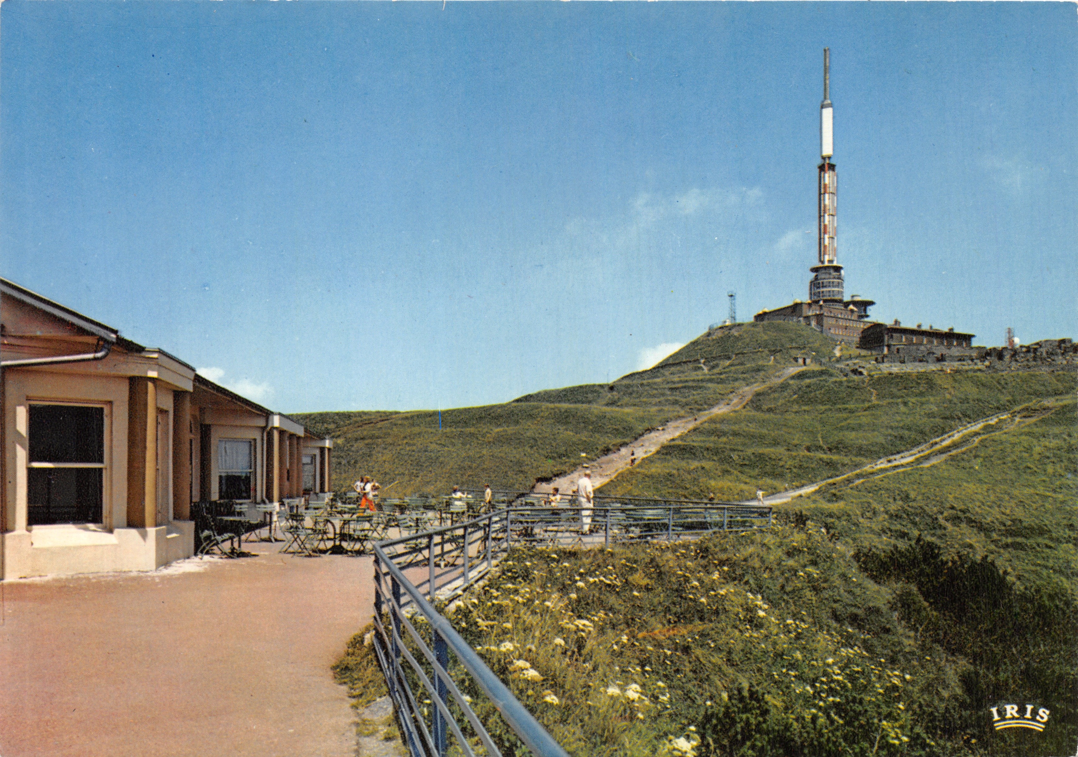 Cima del Puy-de-Dôme — terrazza dell'hotel e stazione di ripetizione televisiva — editore IRIS