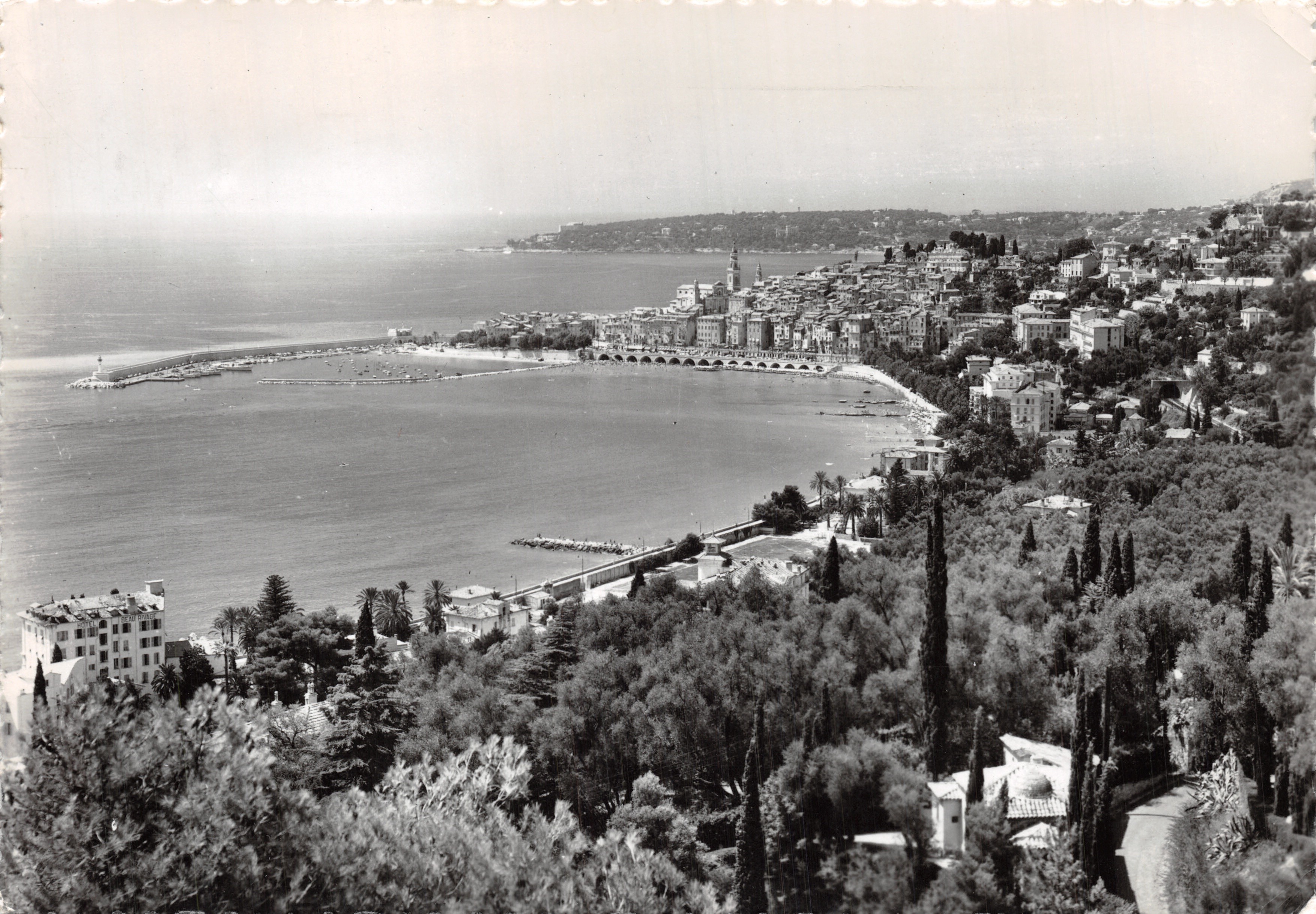 Menton — algemene uitzicht op de stad en Cap Martin — uitgever MENTON PORTE DE FRANCE