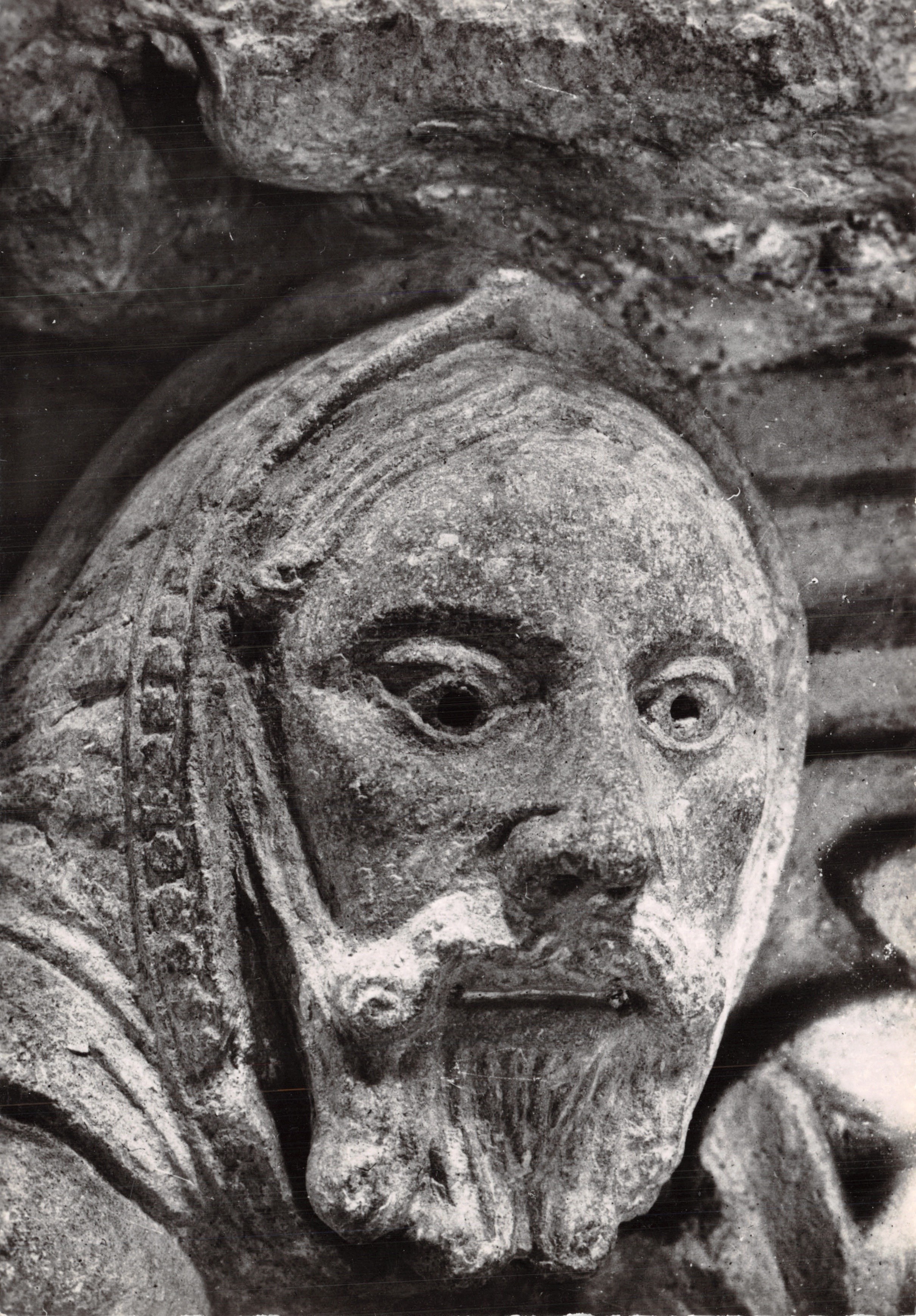Tête de Balaam — chapiteau du XIIe siècle — Collégiale de Saulieu