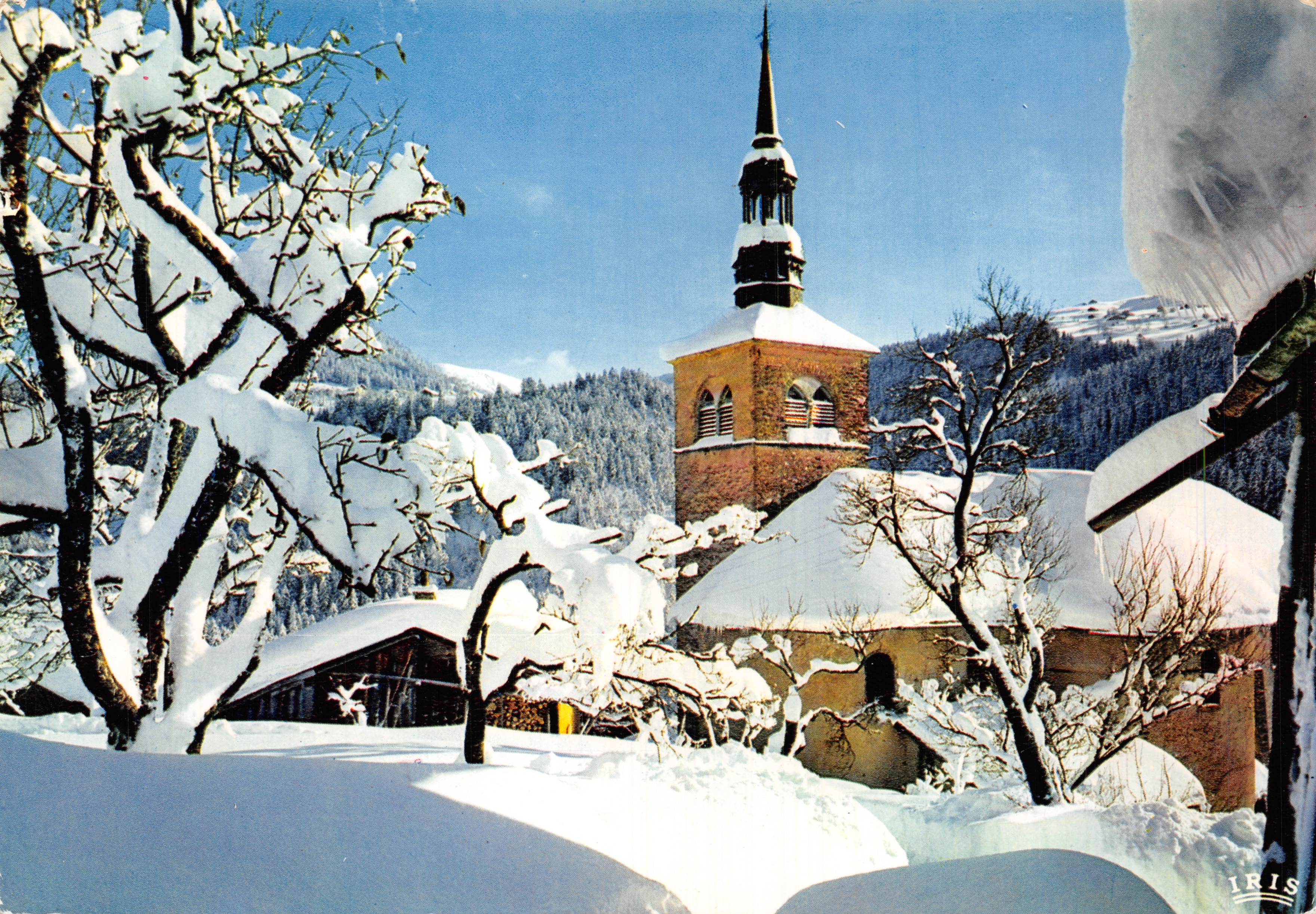Villaggio sotto la neve — chiesa barocca innevata — editore IRIS