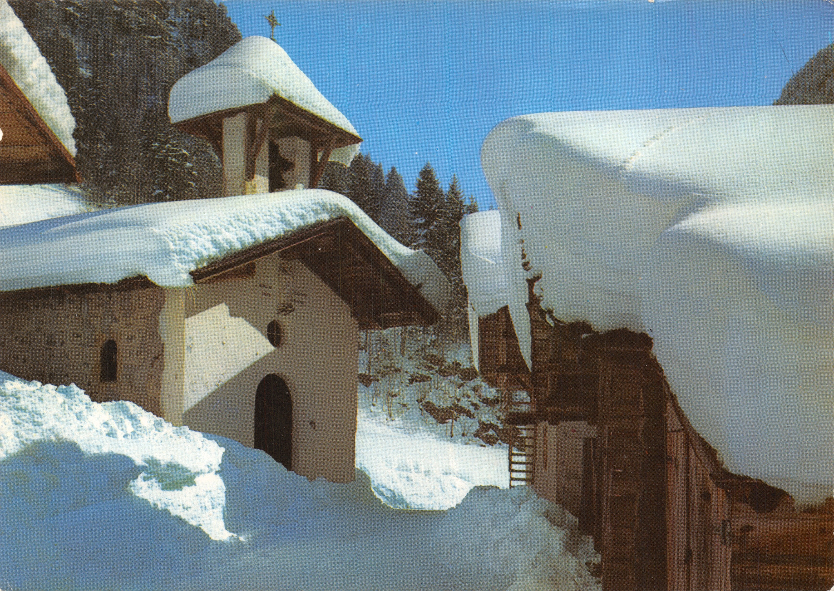 Évian — Winterlandschaft mit schneedeckter Kapelle — Éditions Grenoble