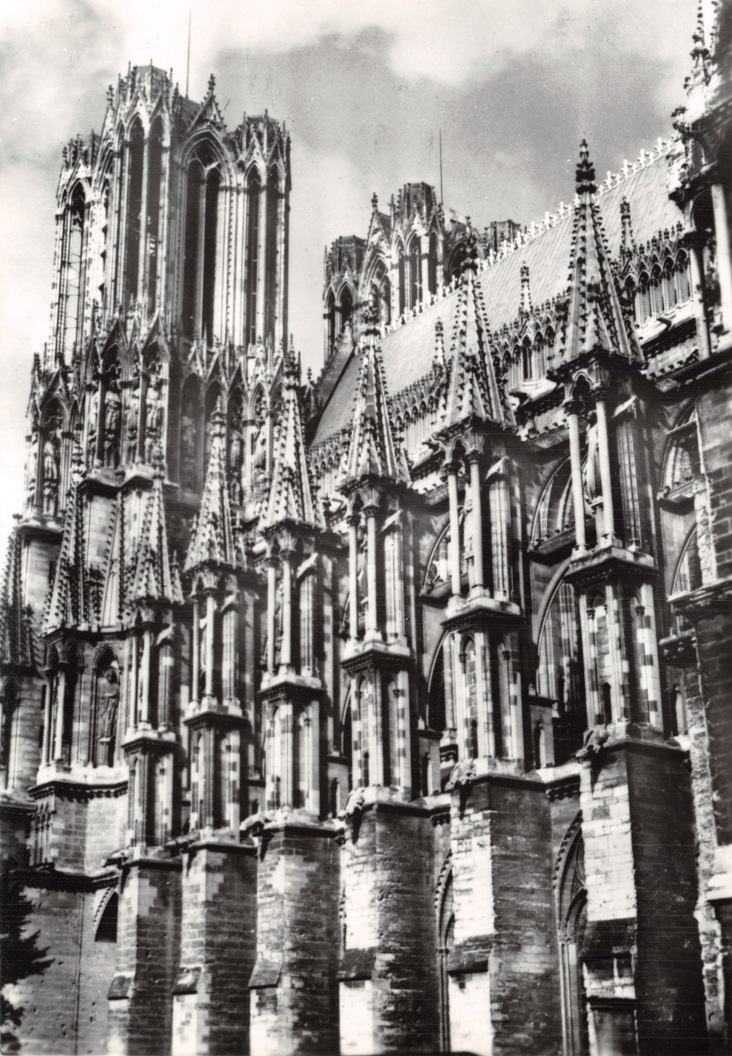 Reims (Marne) — Cathédrale Notre-Dame (XIe s.) — Façade et Tour Sud — Service Commercial Historiques Grand Pélais, Avenue Alexandre 111 - Paris