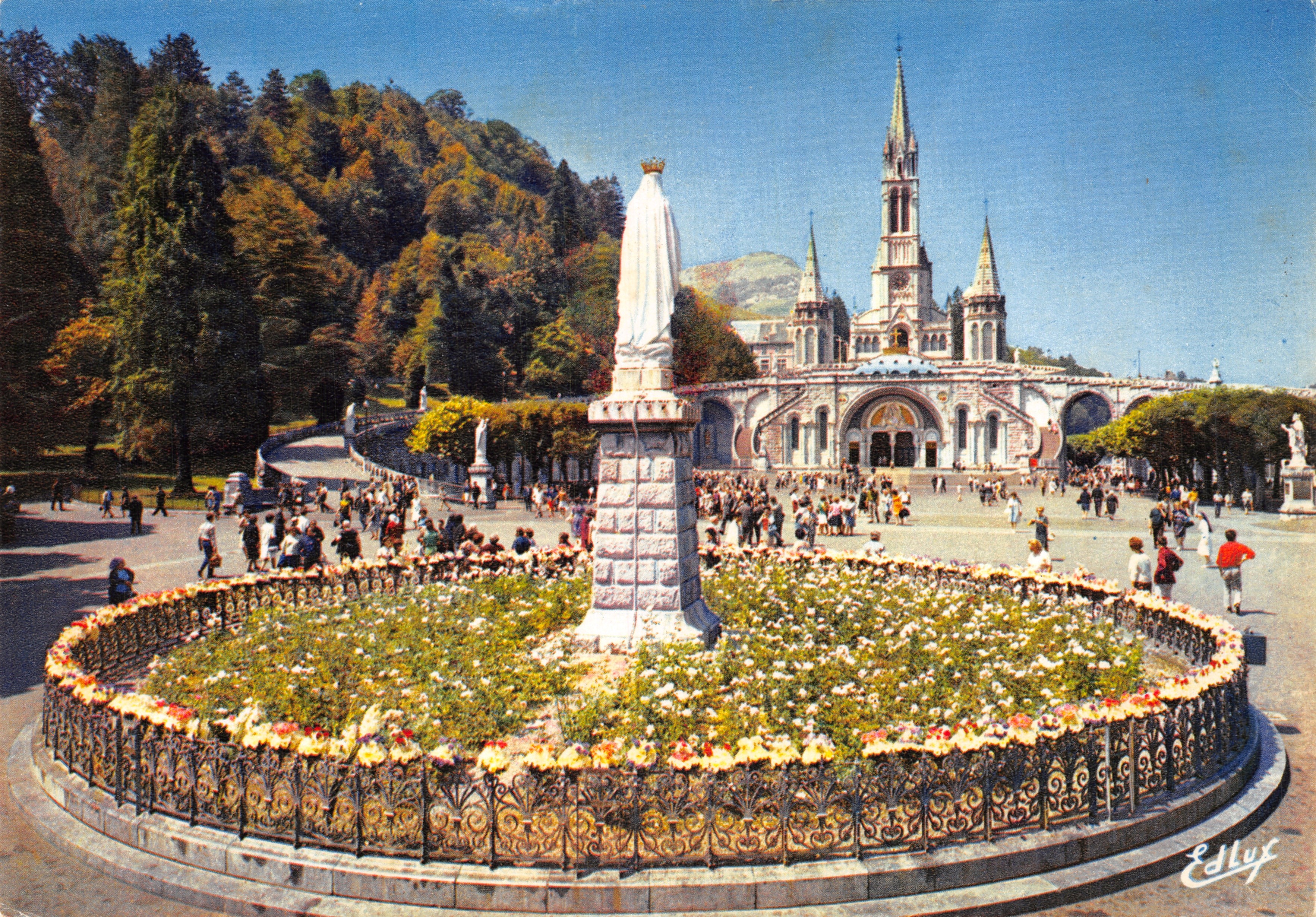 Lourdes — Basilique et statue de la Vierge couronnée — Éditeur Edlyx